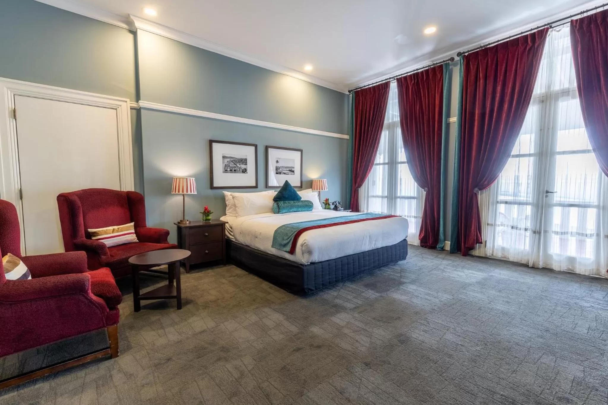 Photo of the whole room, Bed in Grand Pacific Hotel