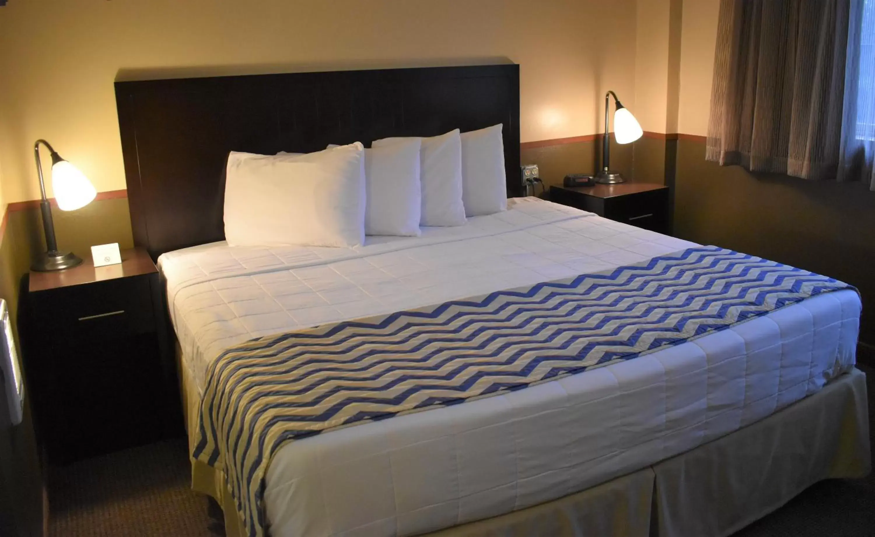 Bedroom, Bed in SureStay Hotel by Best Western Portland City Center