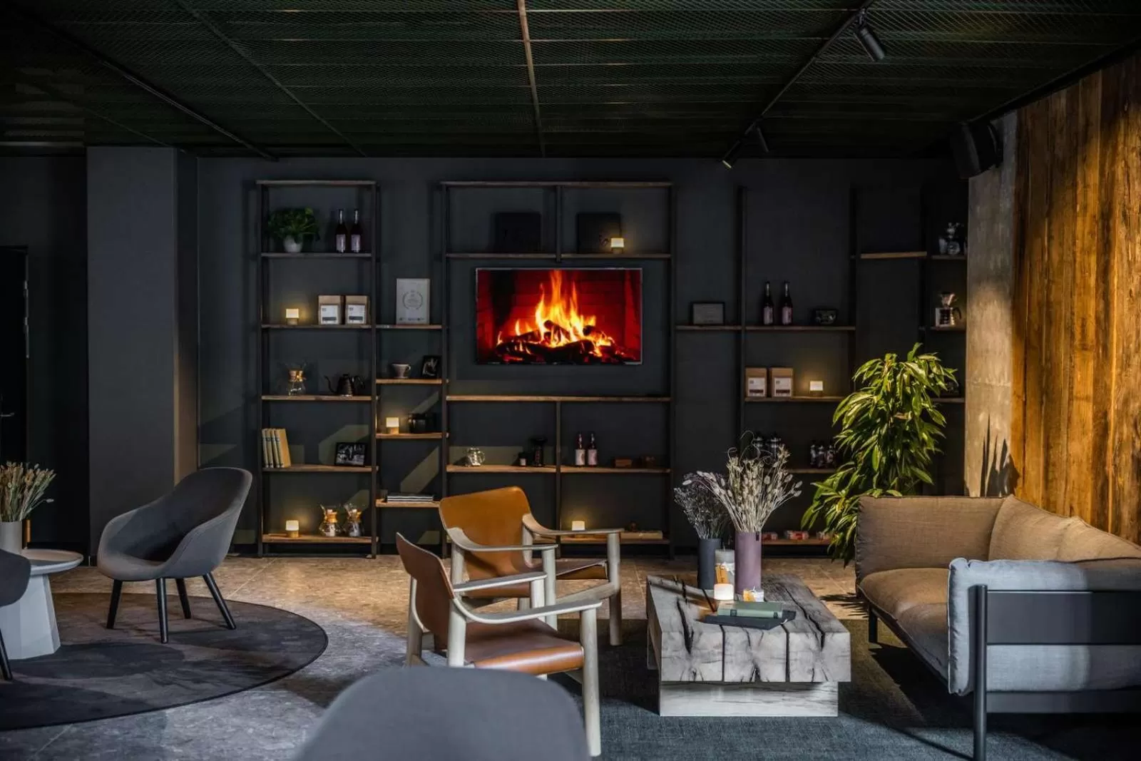 Lounge or bar in Peak 12 Hotel