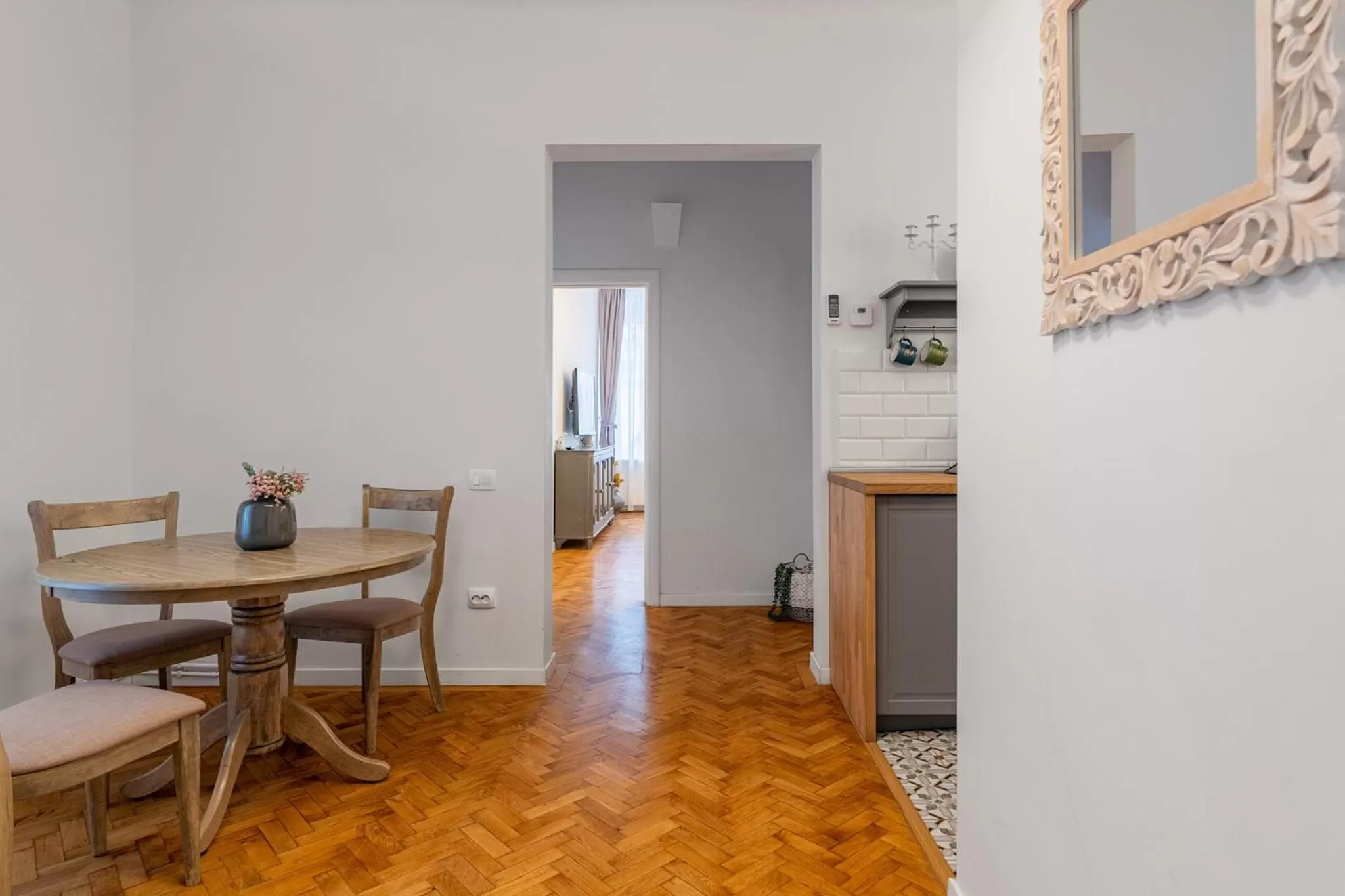 Living room in ALBERT RESIDENCE Brasov with complimentary parking and 10 percent Food and Drinks