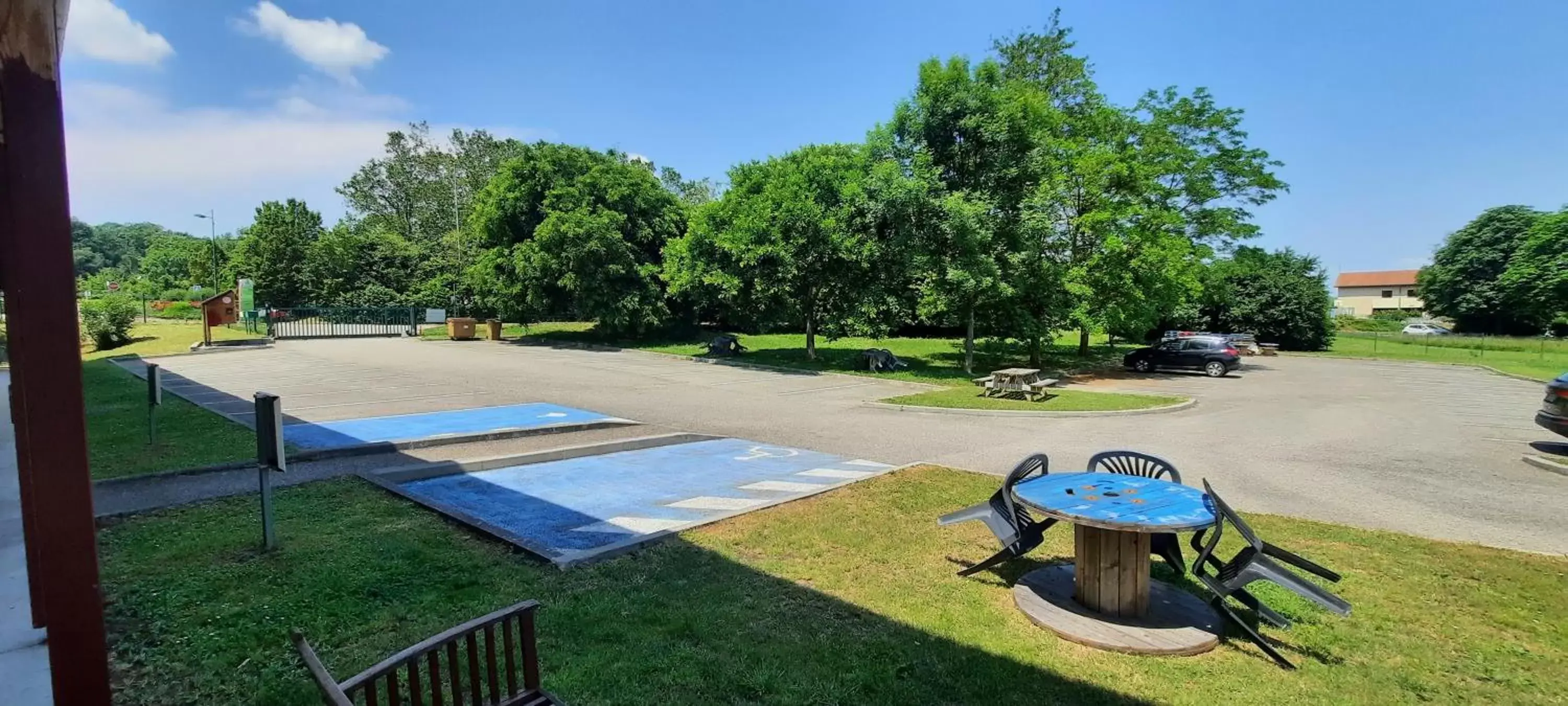 Spring, Swimming Pool in Hôtel Lémand Lyon Est - Villefontaine