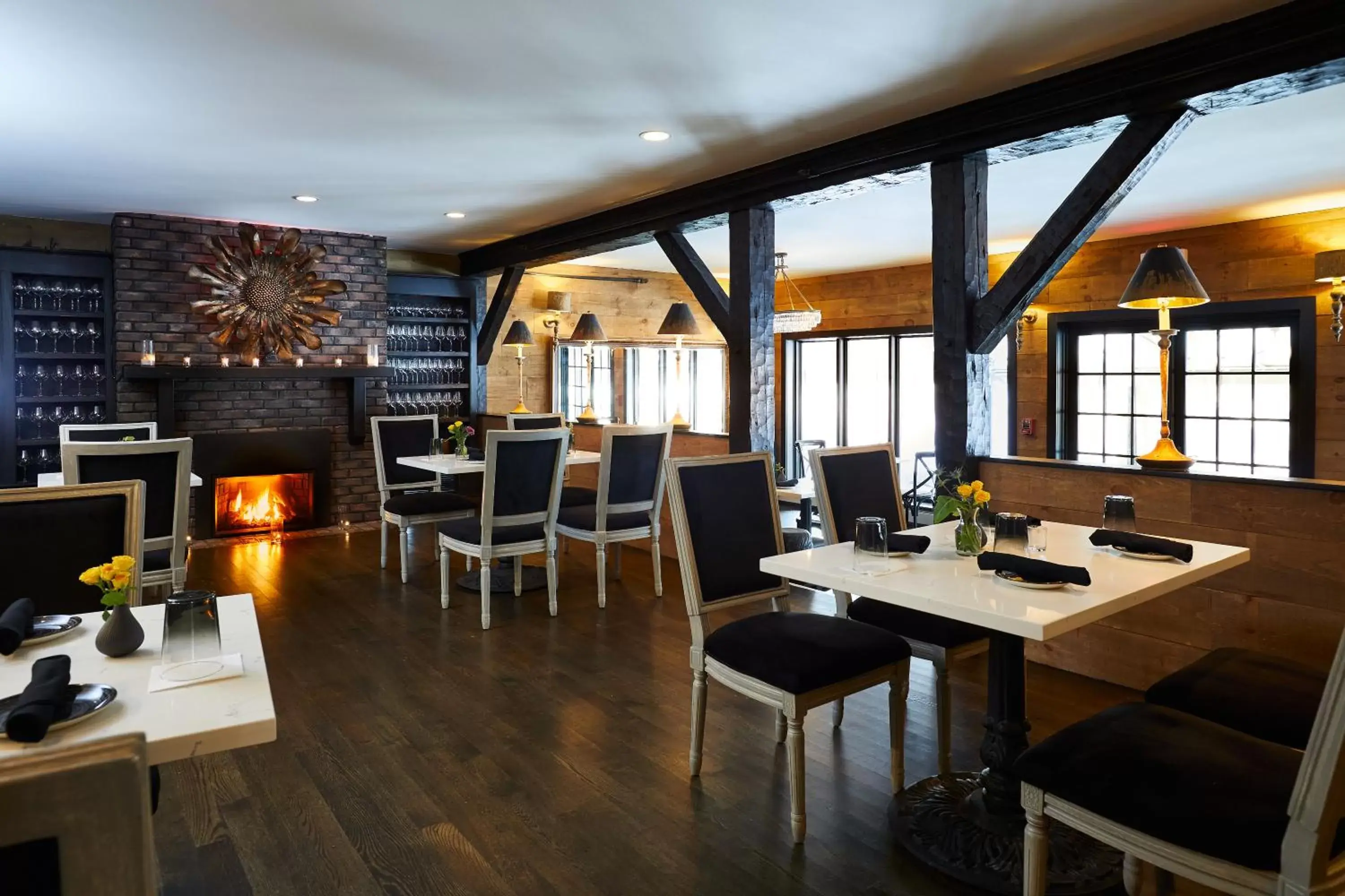 Restaurant/Places to Eat in Shelter Harbor Inn