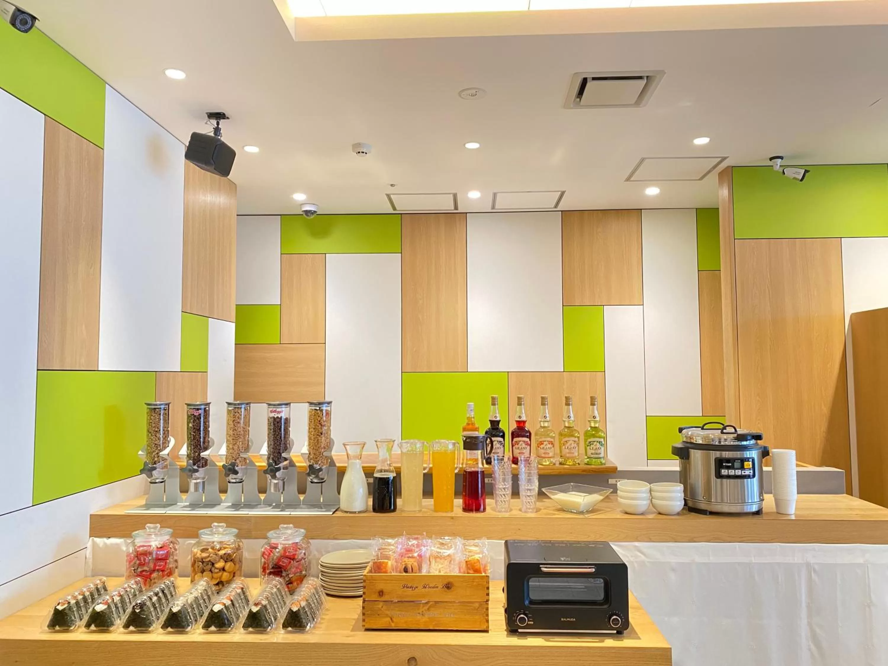 Lounge or bar in Henn na Hotel Osaka Shinsaibashi