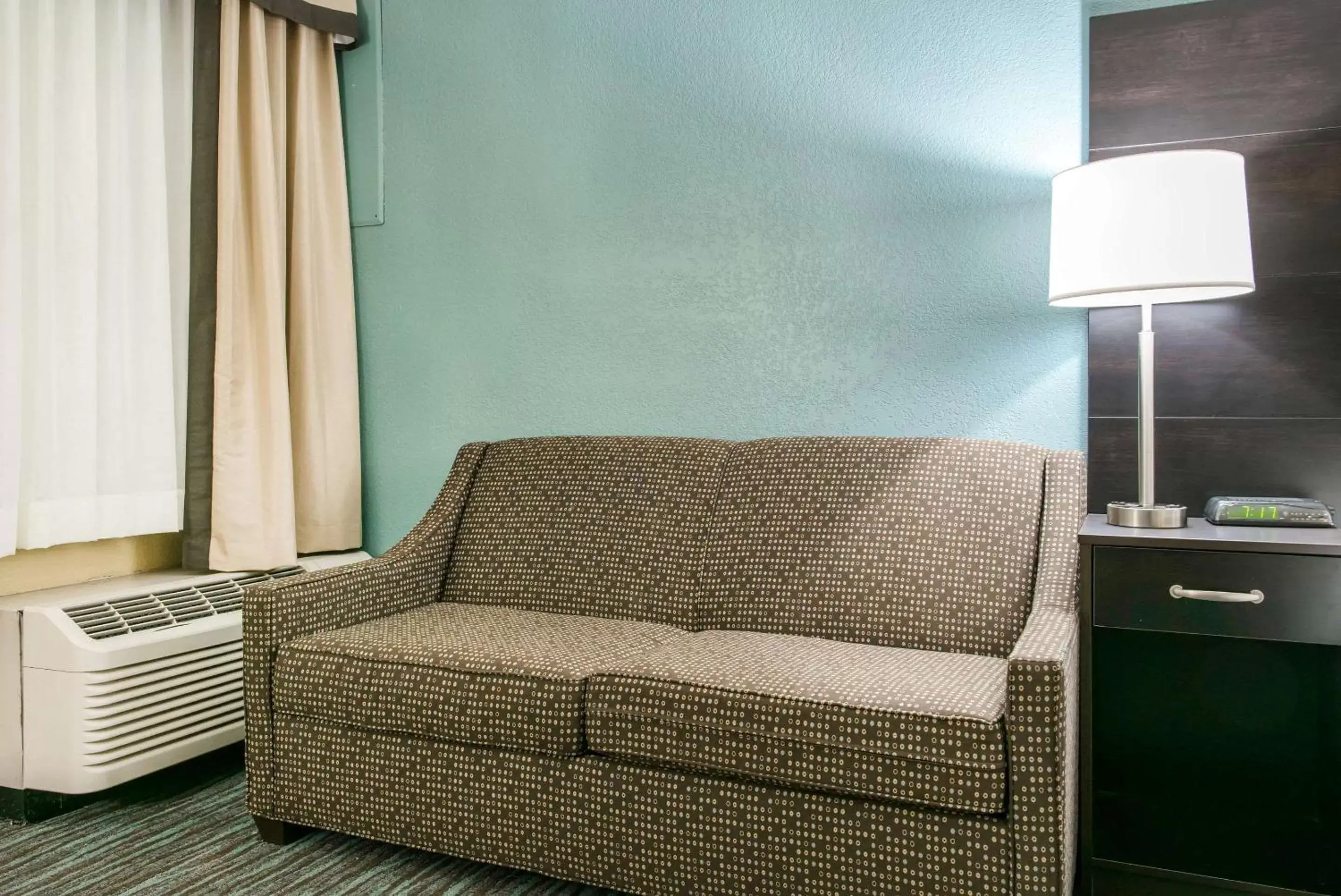 Photo of the whole room, Seating Area in Clarion Inn Dayton Airport