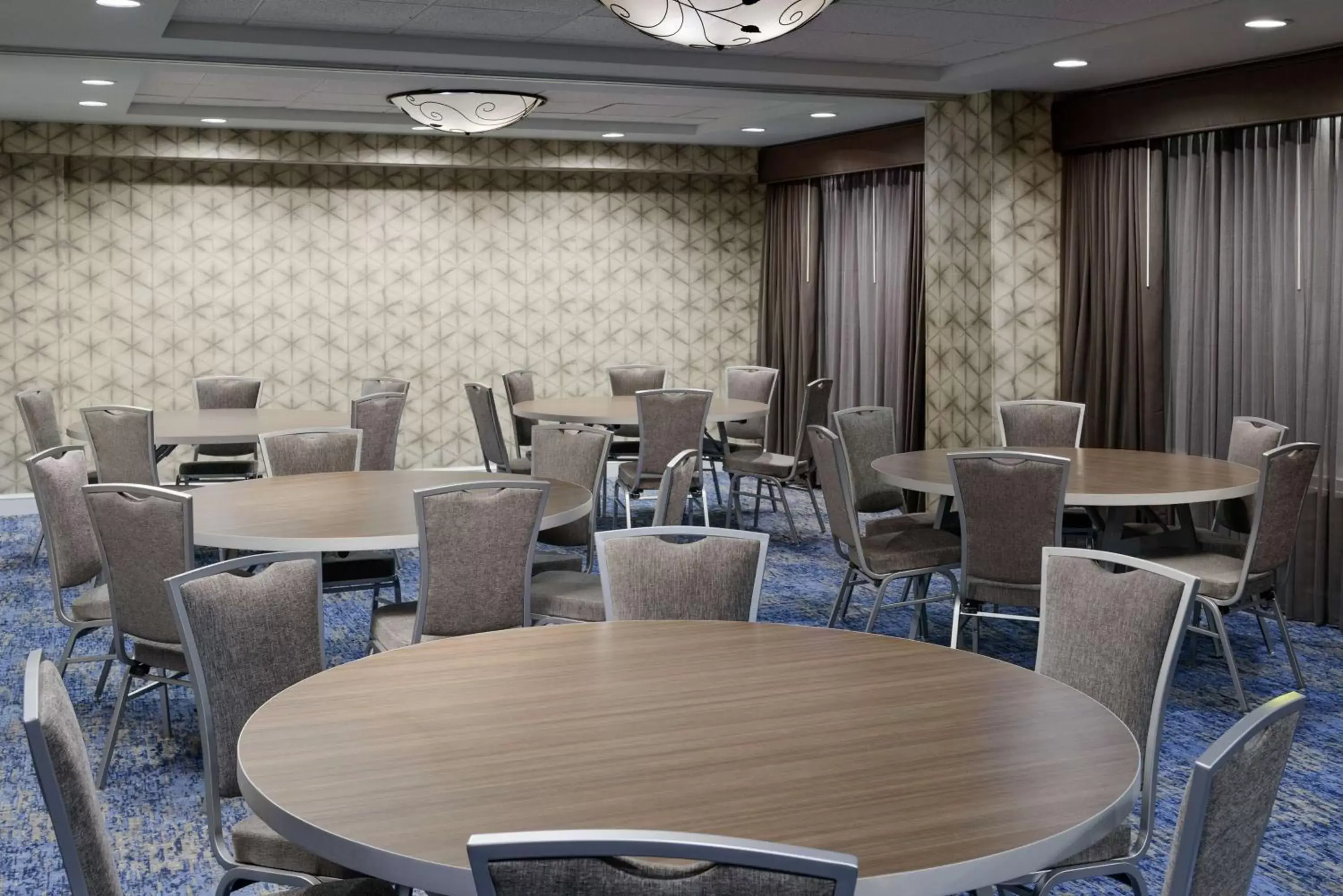 Meeting/conference room, Restaurant/Places to Eat in Hampton Inn & Suites Tampa Ybor City Downtown