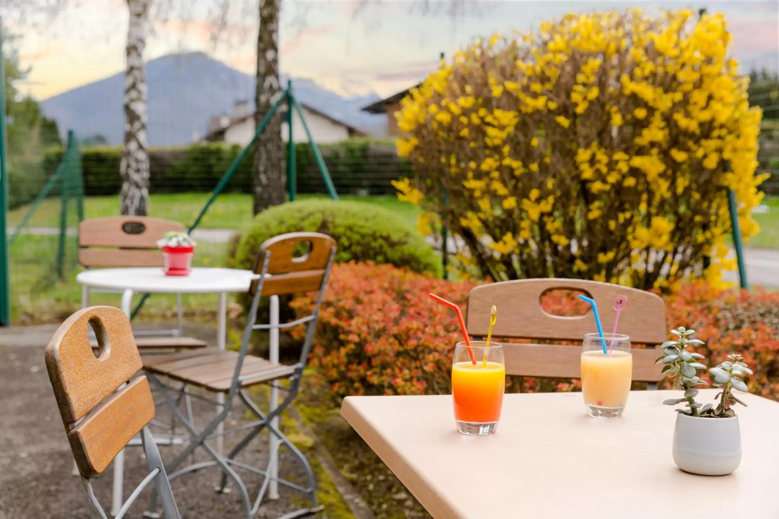 Patio, Drinks in The Originals City, Hôtel Annecy Aéroport (Inter-Hotel)