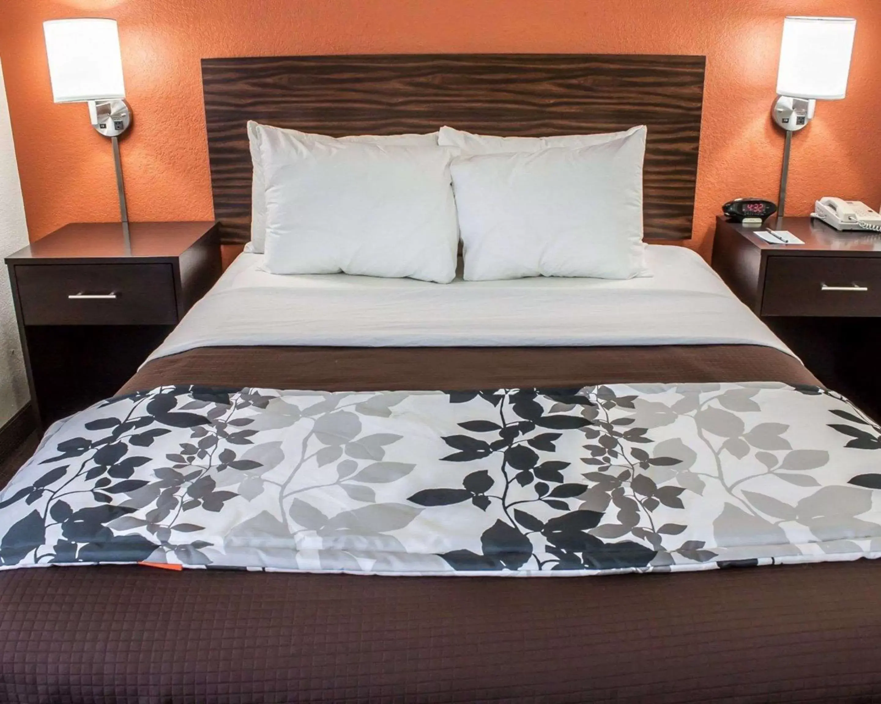 Photo of the whole room, Bed in Sleep Inn Arlington Near Six Flags