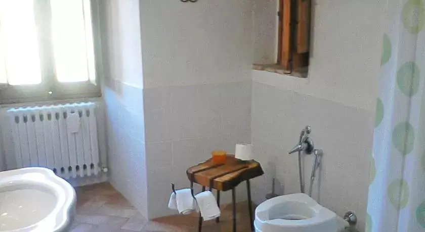Property building, Bathroom in Castello Girasole