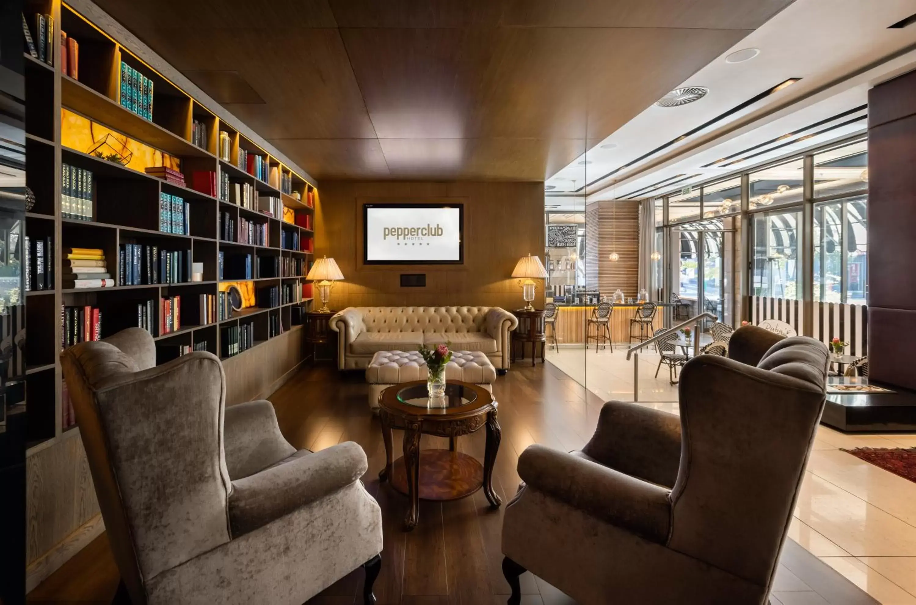 Lounge or bar, Library in Pepperclub Hotel