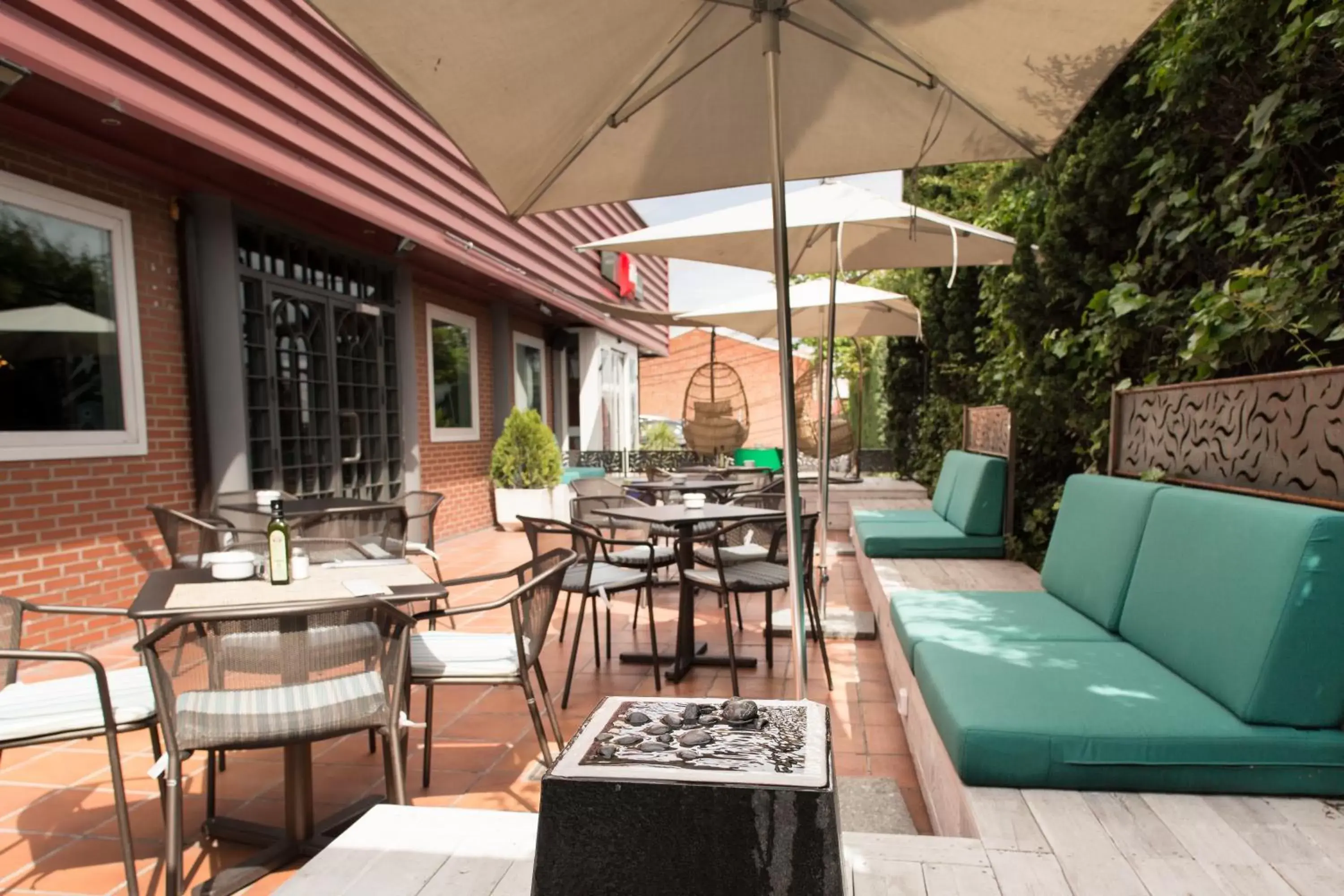 Balcony/Terrace, Restaurant/Places to Eat in Ibis Madrid Fuenlabrada