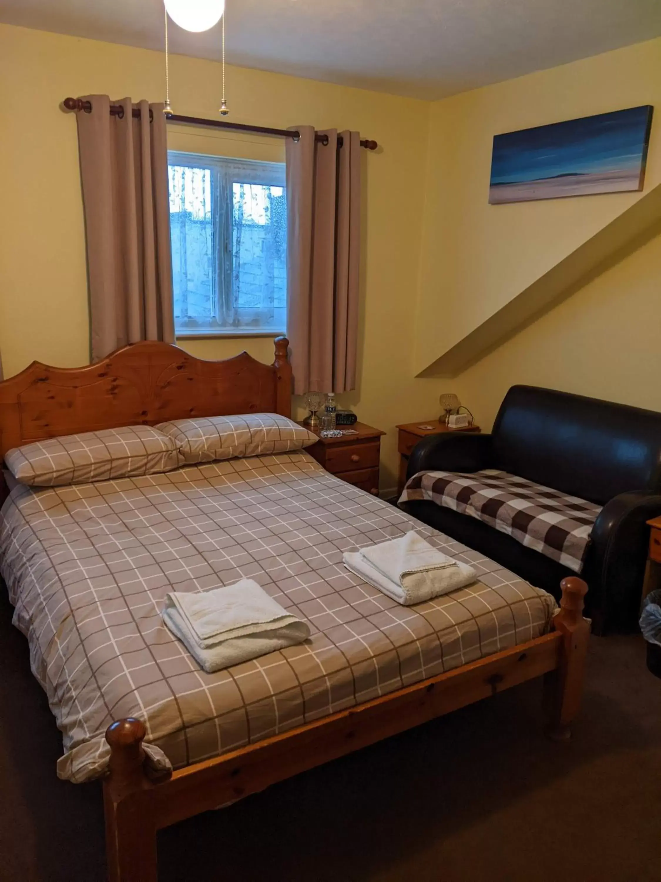 Bed in Kingswinford Guest House