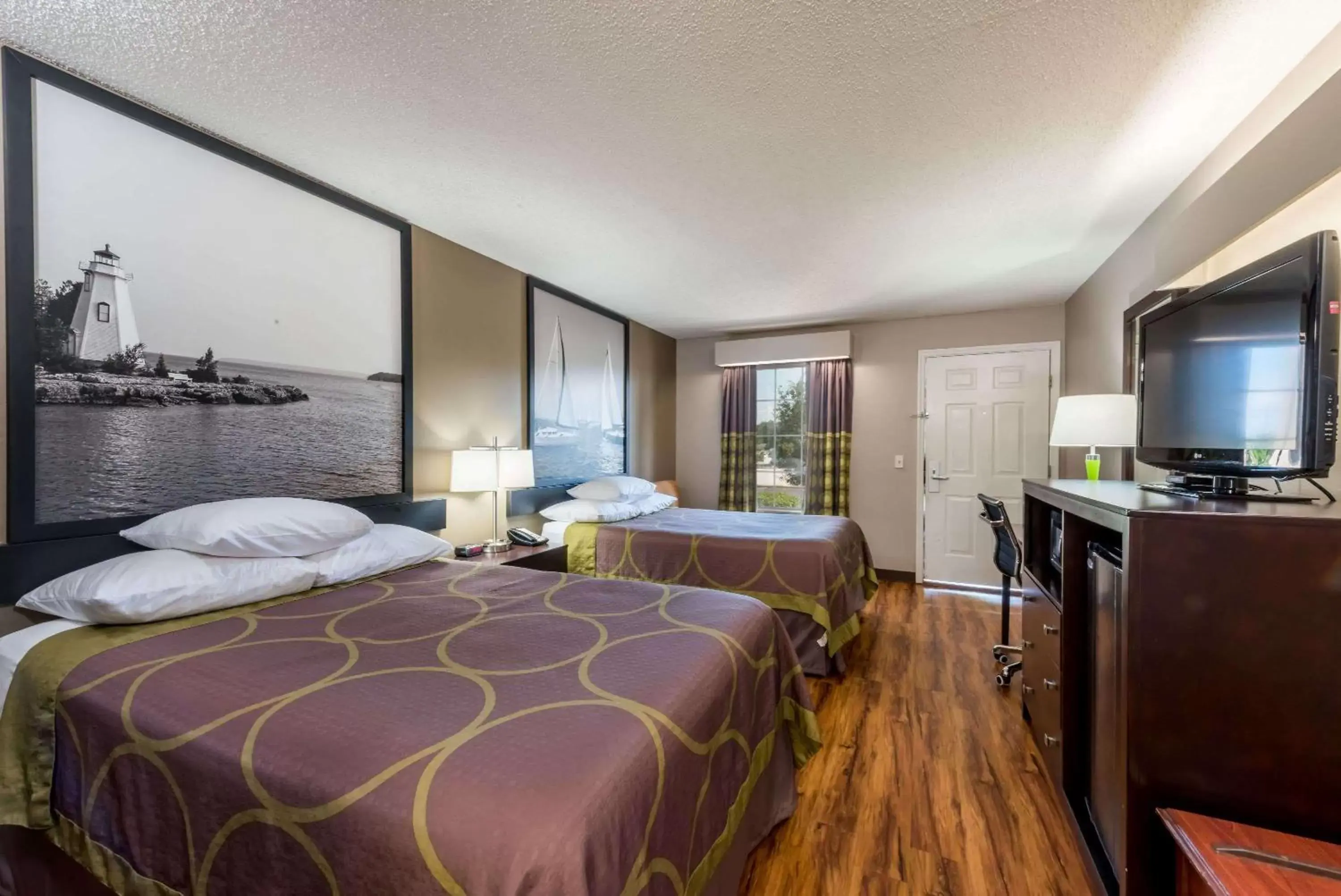 Photo of the whole room, Bed in Super 8 by Wyndham Alexander City Photo of the whole room, Bed in Super 8 by Wyndham Alexander City