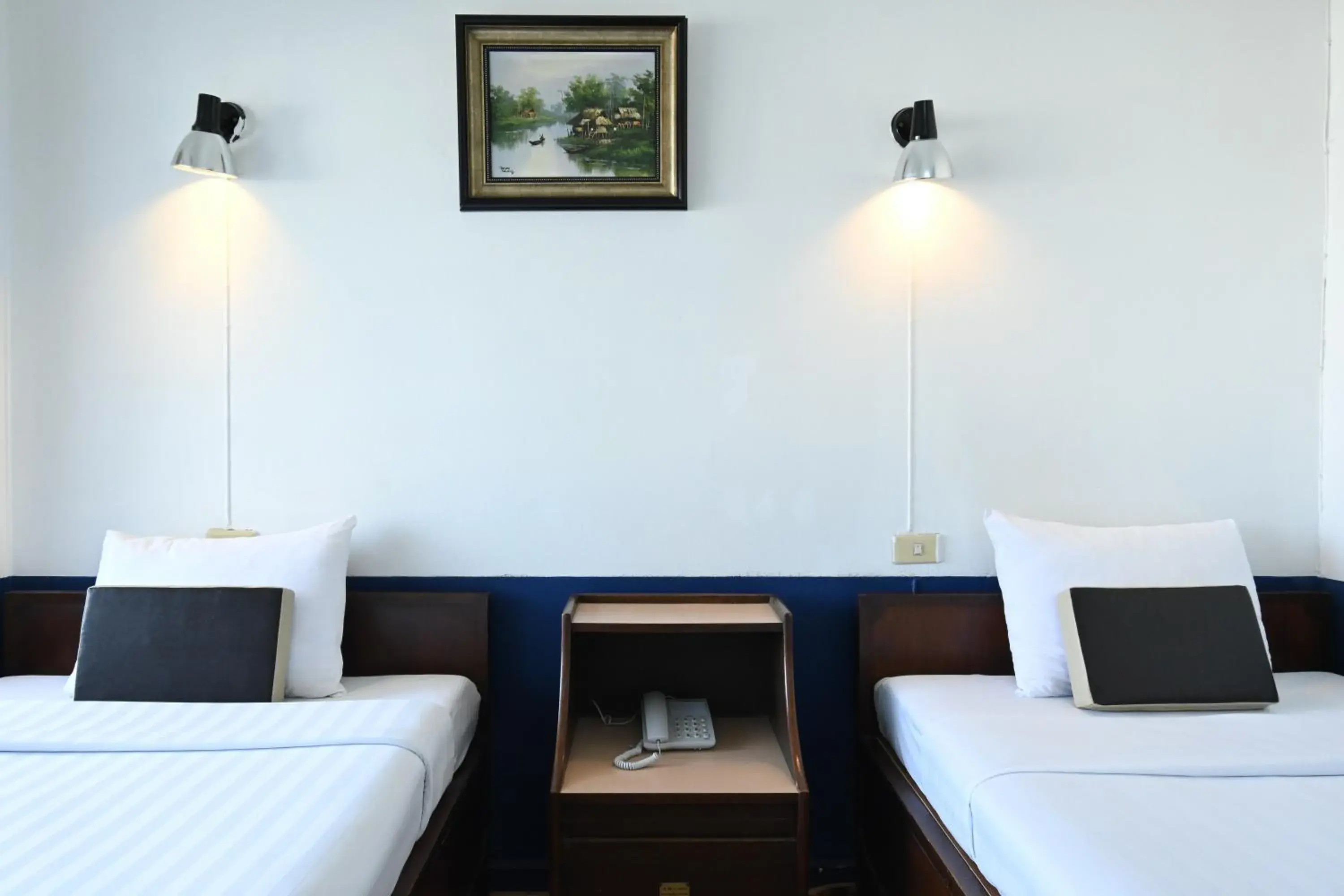 Bedroom, Bed in The Krungkasem Srikrung Hotel