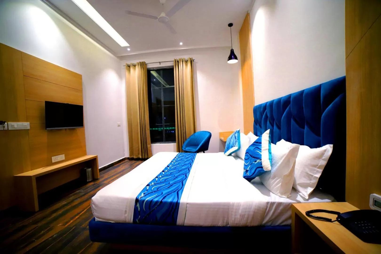 Photo of the whole room, Bed in Hotel Diamond View