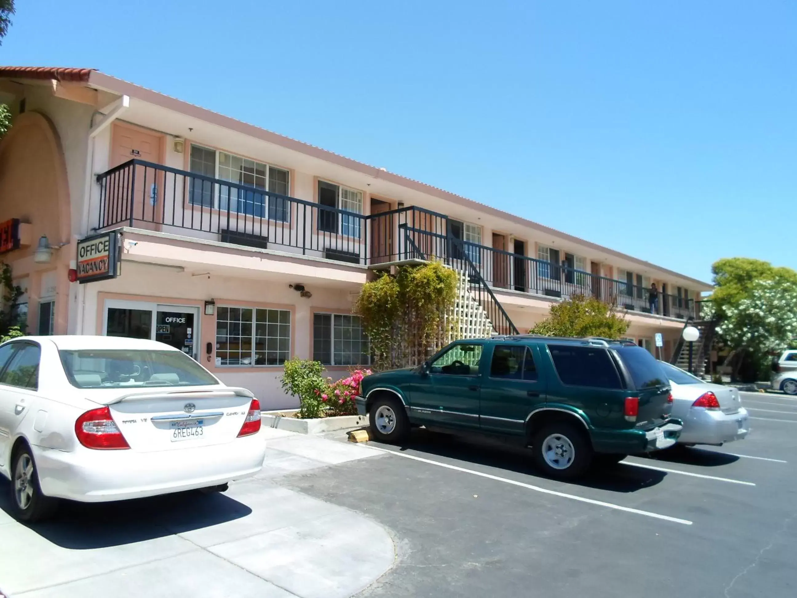 Day, Property Building in Morgan Hill Inn