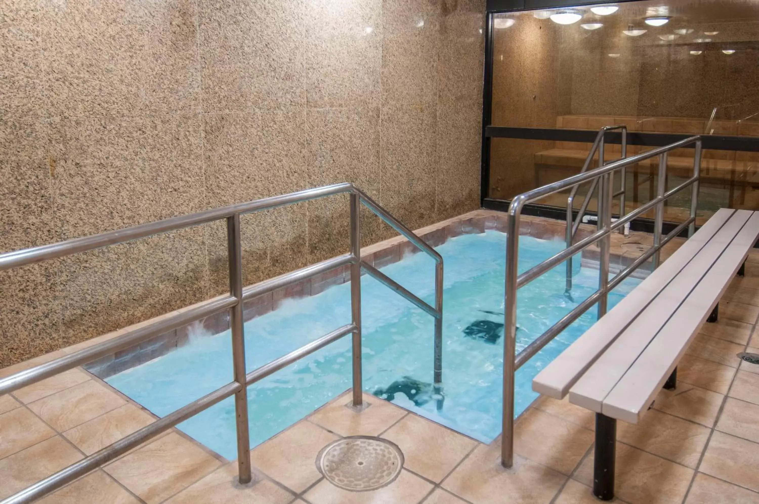 Hot Tub, Swimming Pool in Governors Suites Hotel Oklahoma City Airport Area