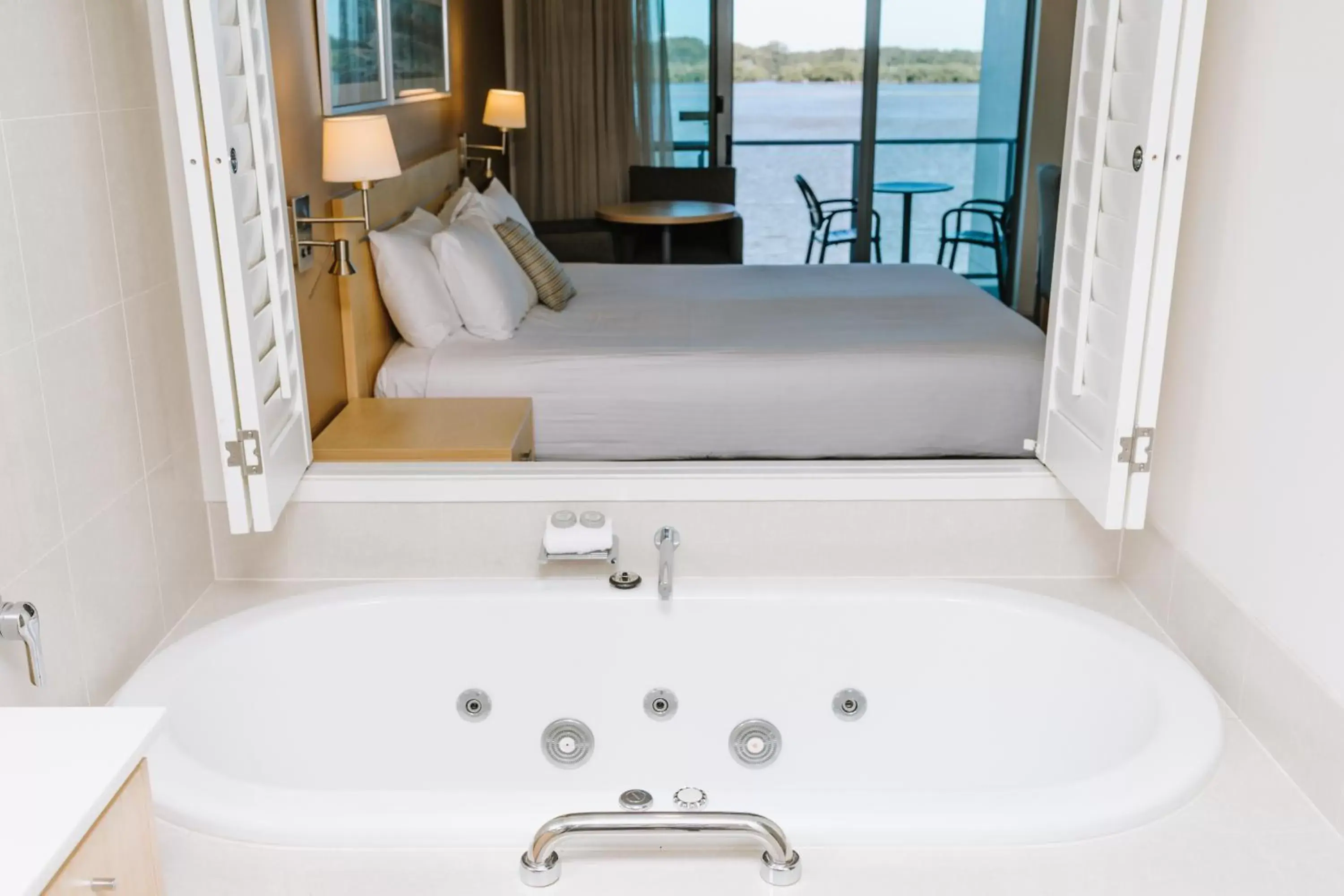 Bathroom, Bed in Ramada Hotel & Suites by Wyndham Ballina Byron Bathroom, Bed in Ramada Hotel & Suites by Wyndham Ballina Byron