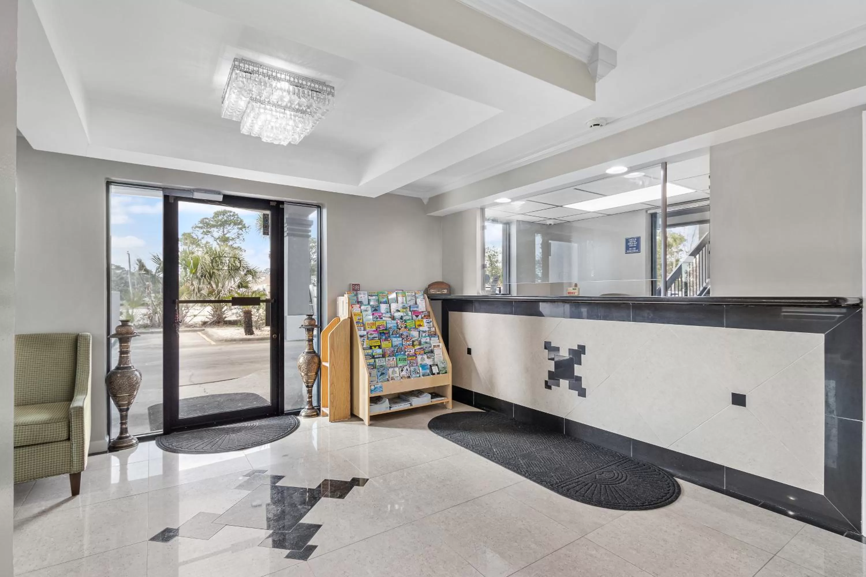 Lobby or reception in Regency Inn Near Boardwalk & Hurlburt Field