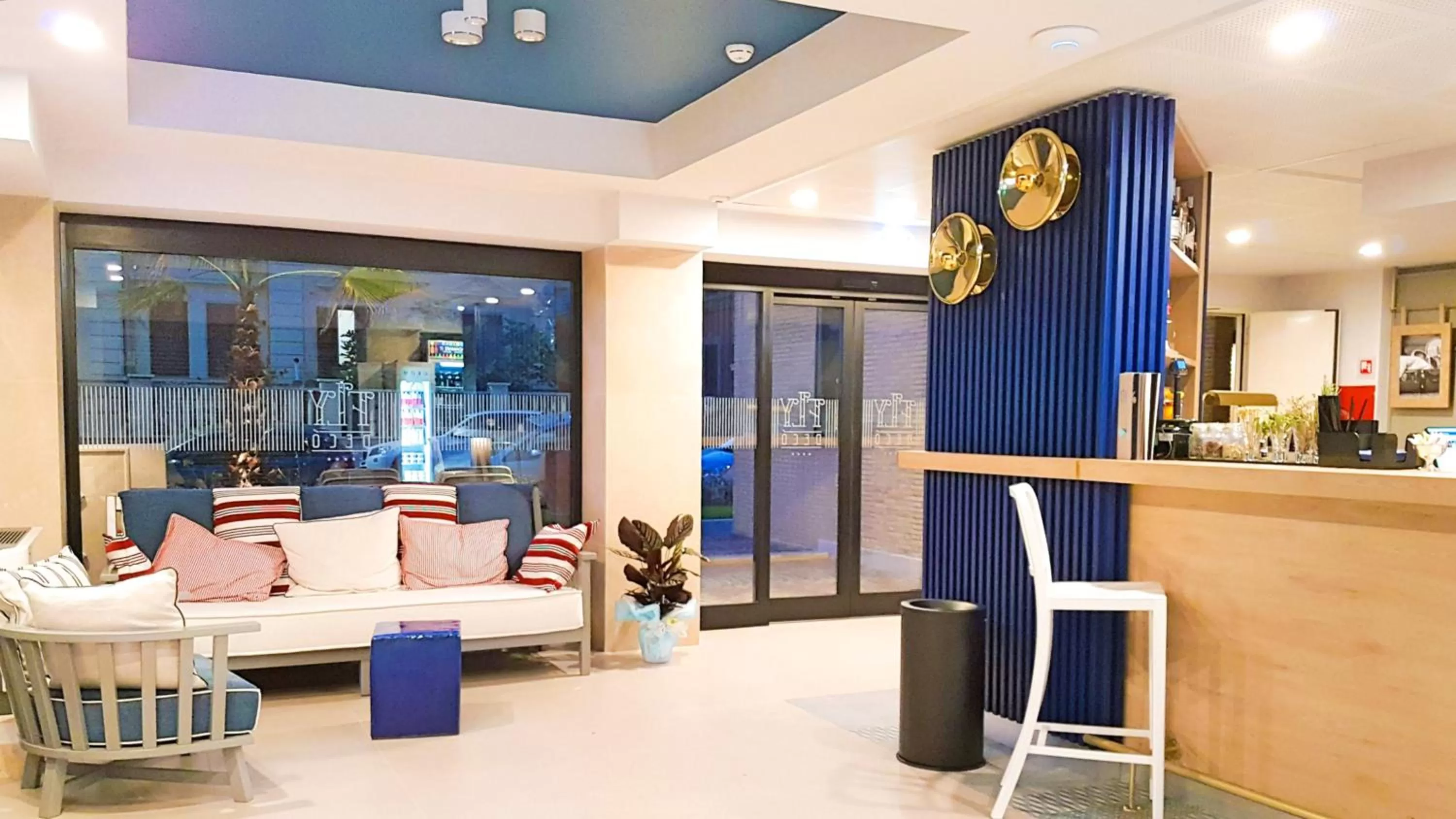 Lobby or reception in Fly Decó Hotel