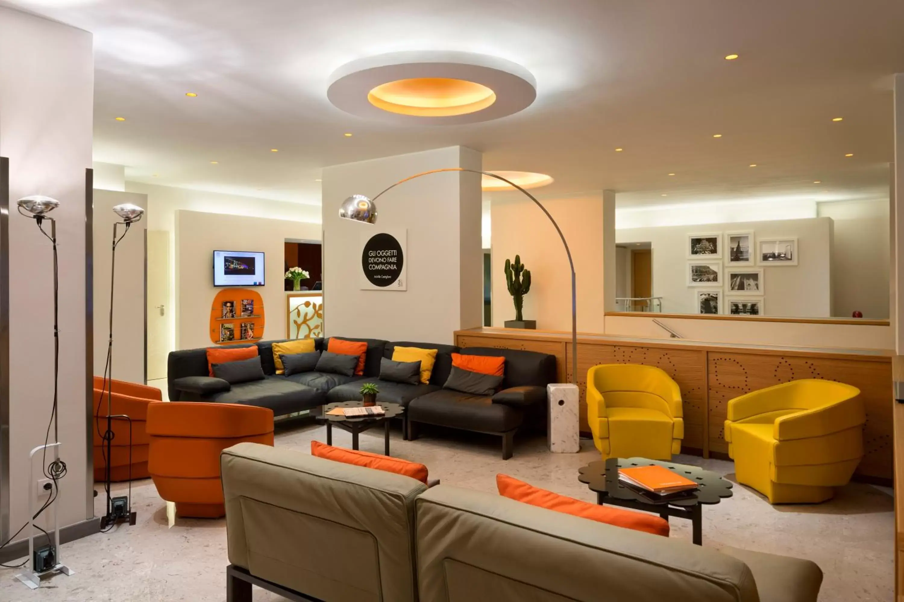 Lounge or bar, Lobby/Reception in UNAHOTELS Mediterraneo Milano