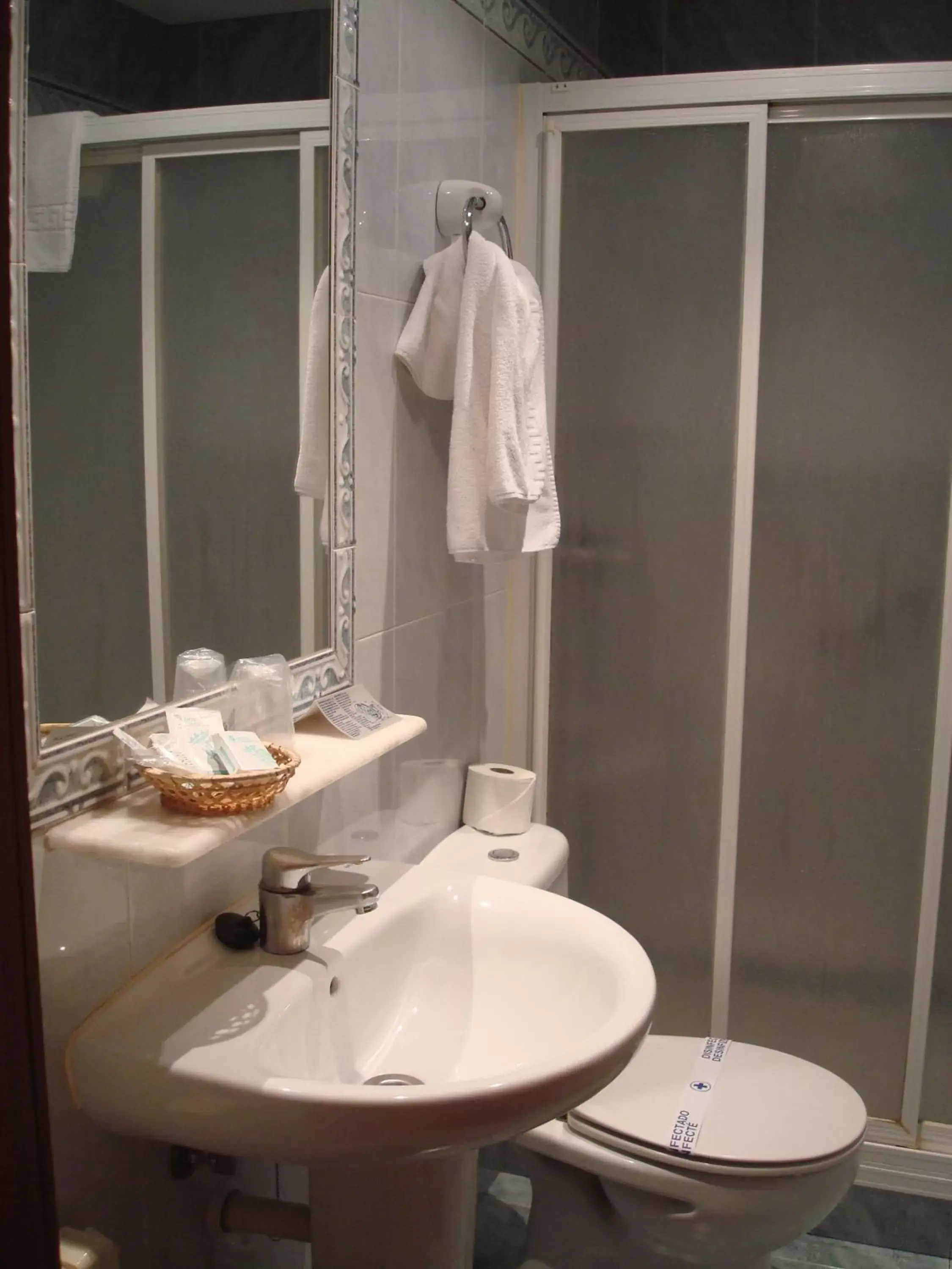 Toilet, Bathroom in Hotel Castilla