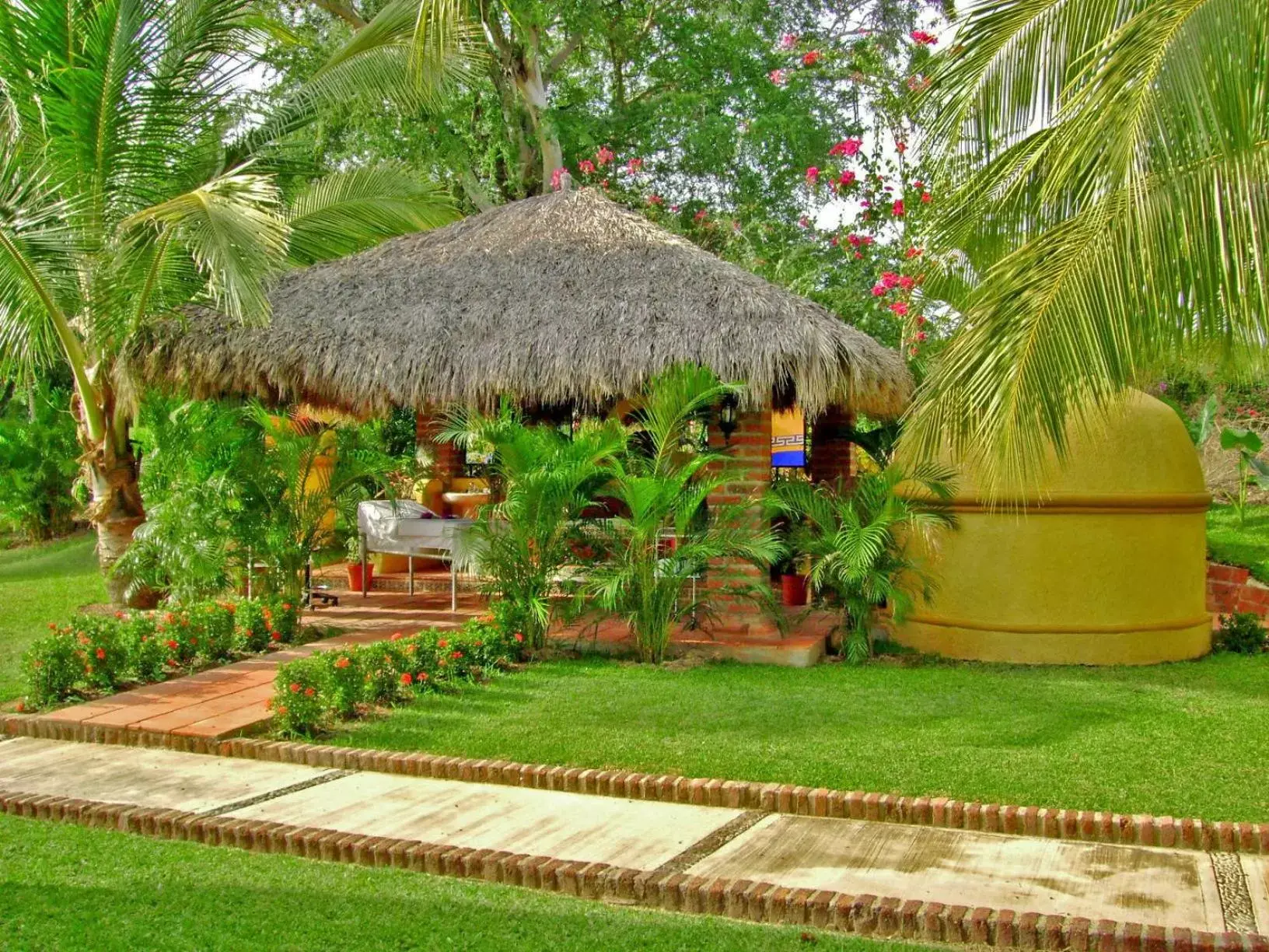 Garden in Canadian Resort Vallarta