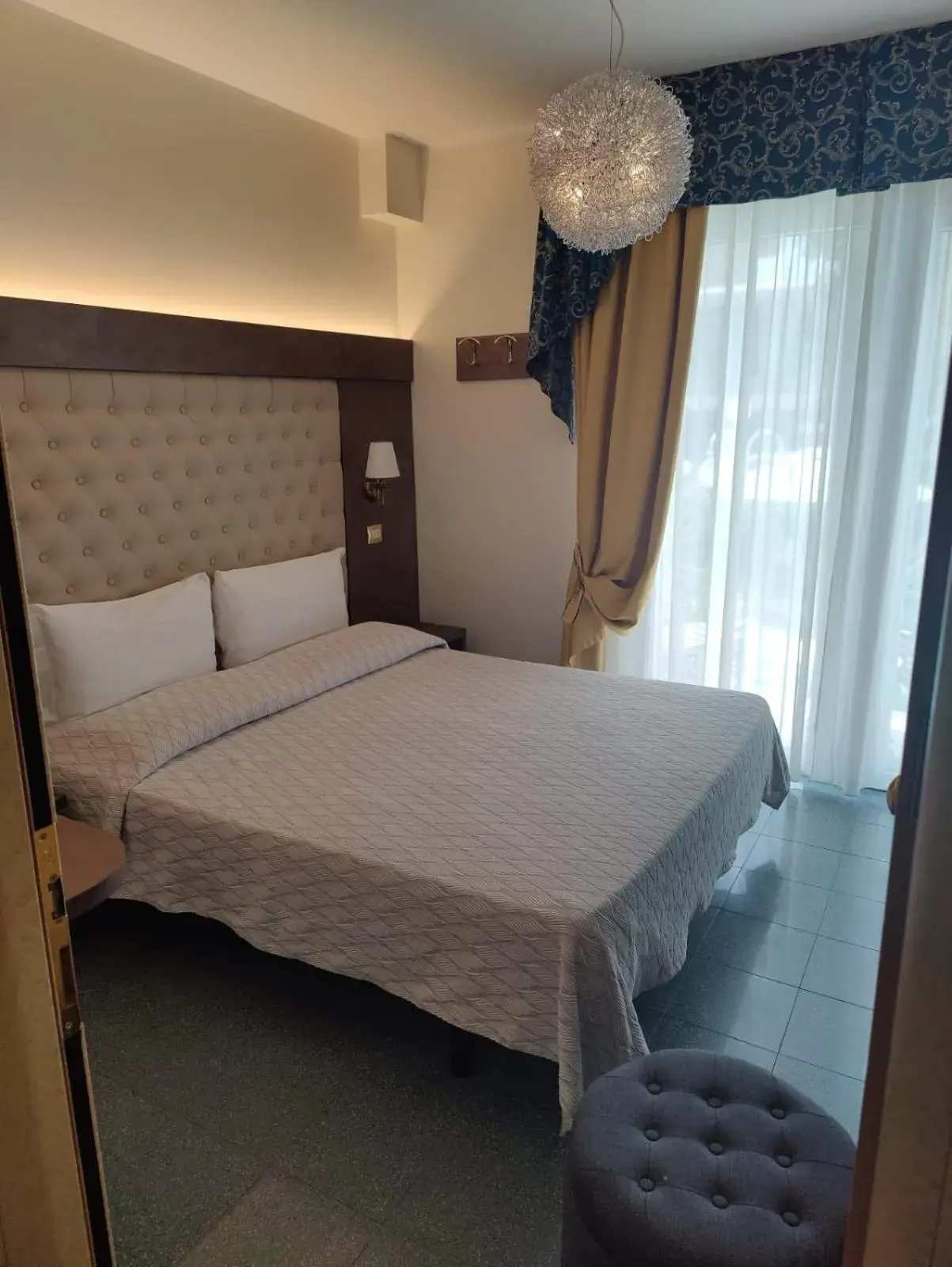 Photo of the whole room, Bed in Hotel Ambassador