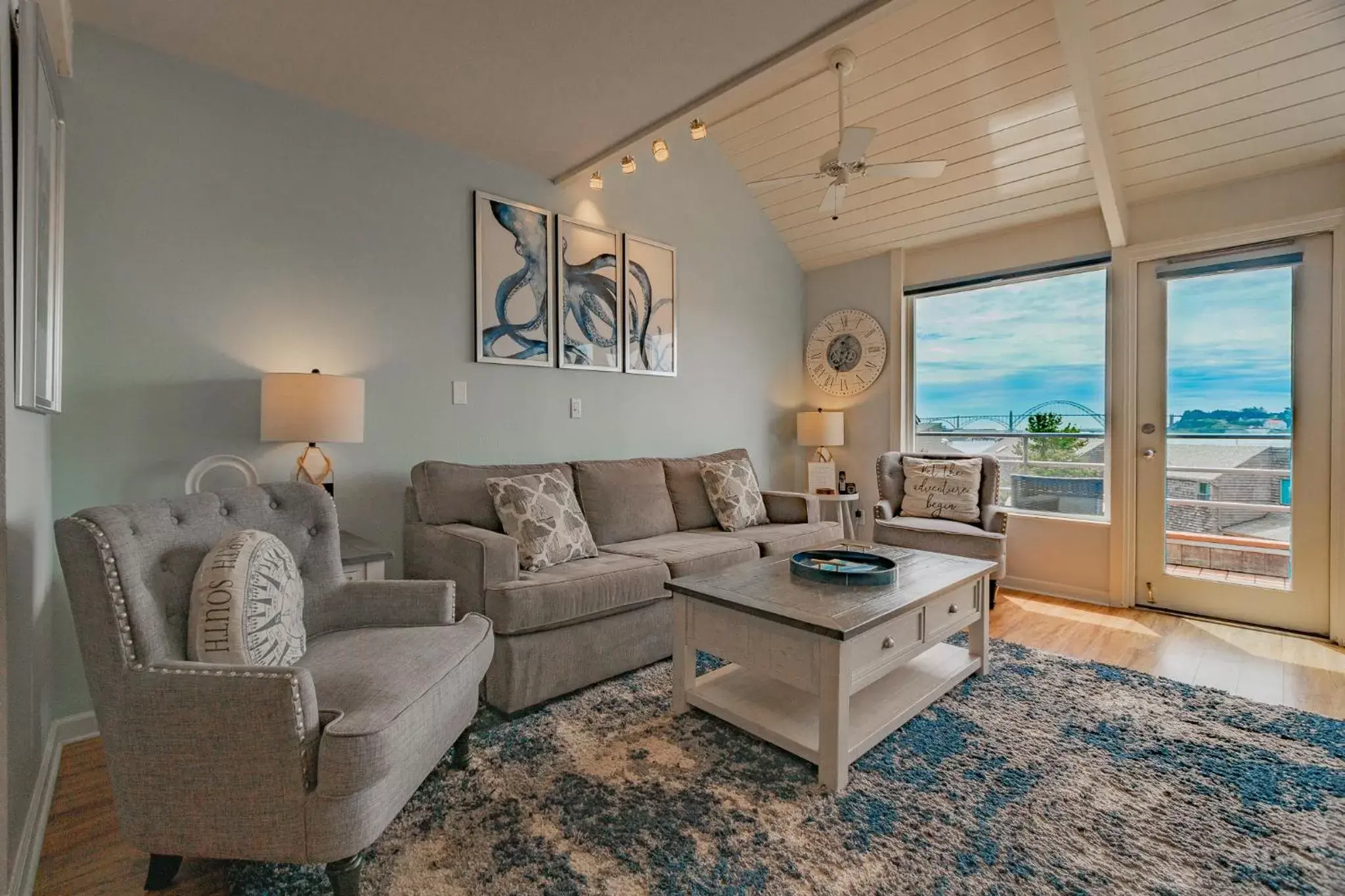 Living room, Seating Area in Embarcadero Resort