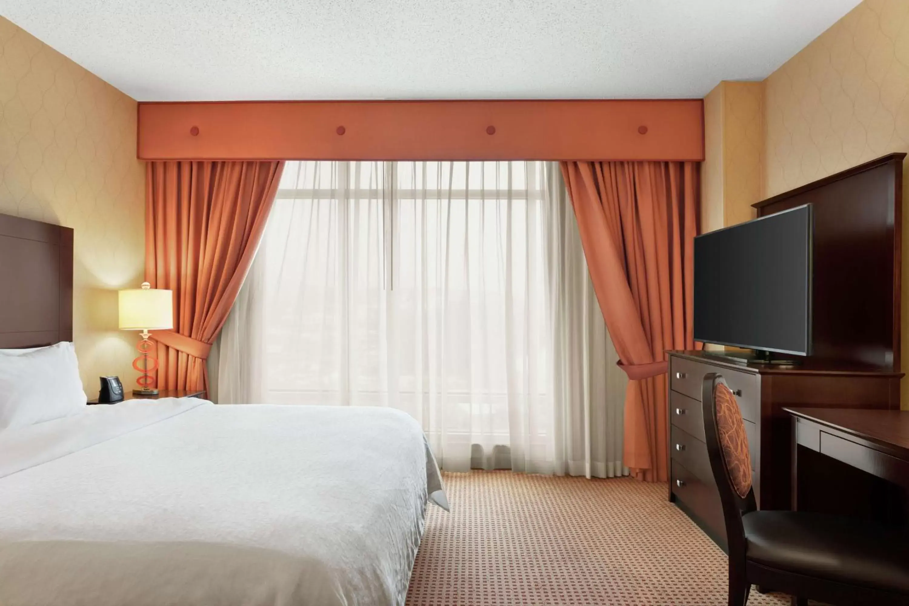 Bedroom, TV/Entertainment Center in Embassy Suites Huntsville