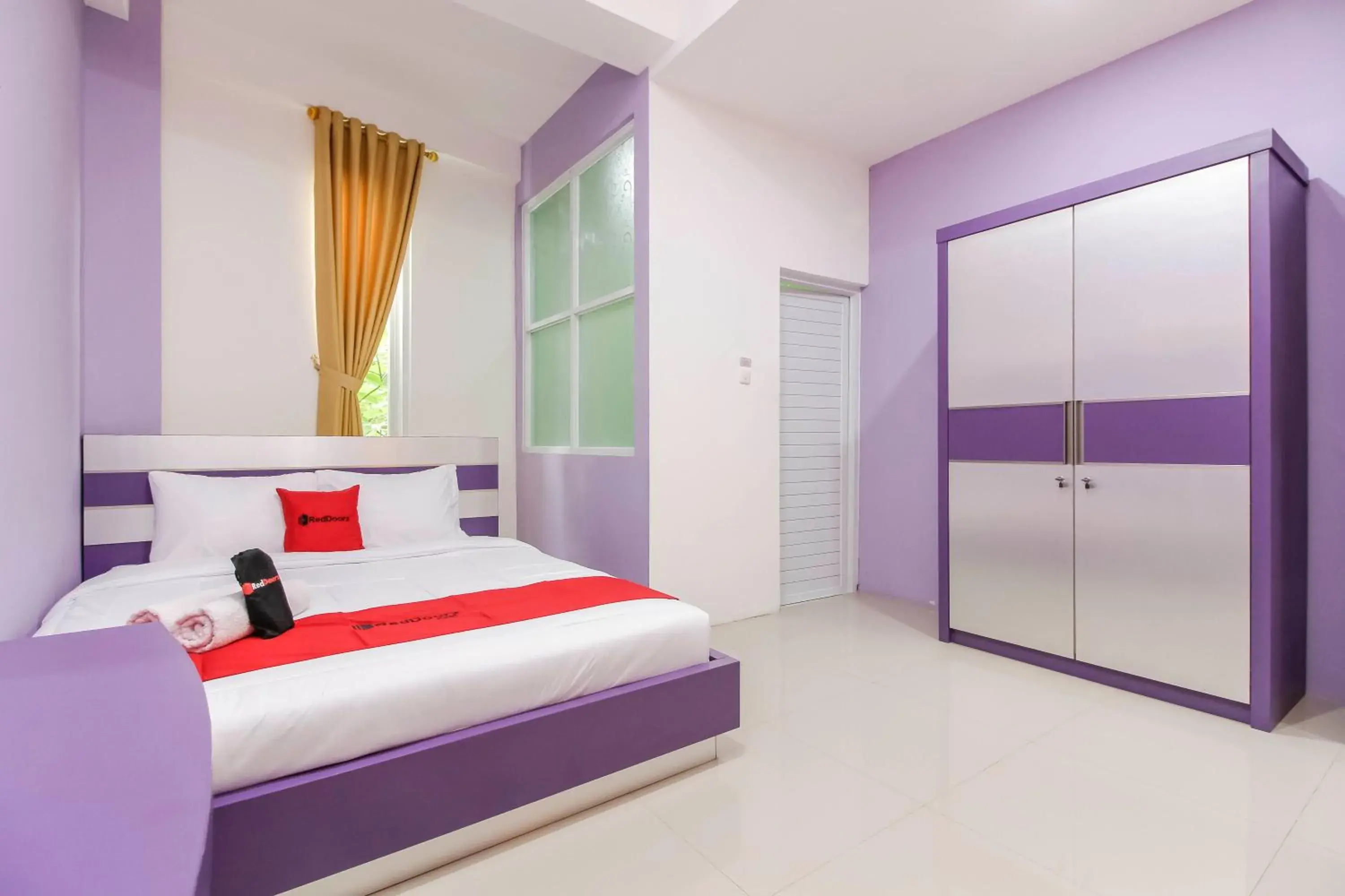 Bedroom, Bed in RedDoorz Plus near Stasiun Bekasi Bedroom, Bed in RedDoorz Plus near Stasiun Bekasi
