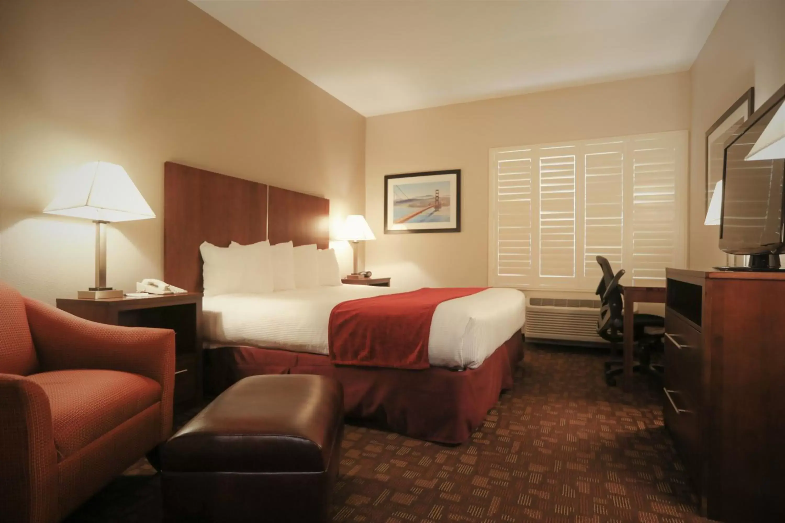 Bed in Best Western Lanai Garden Inn & Suites