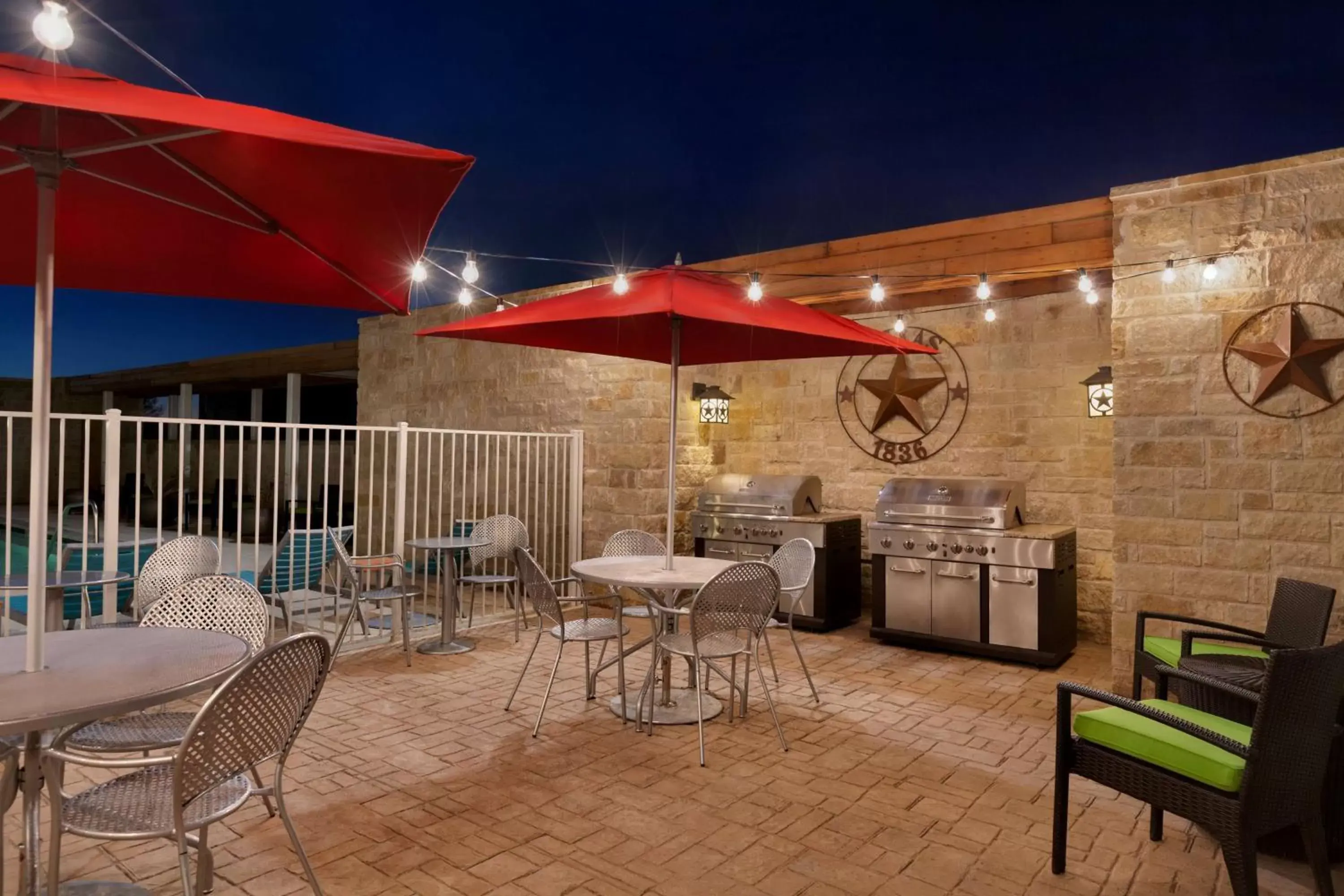 Patio, Restaurant/Places to Eat in Home2 Suites by Hilton Lubbock
