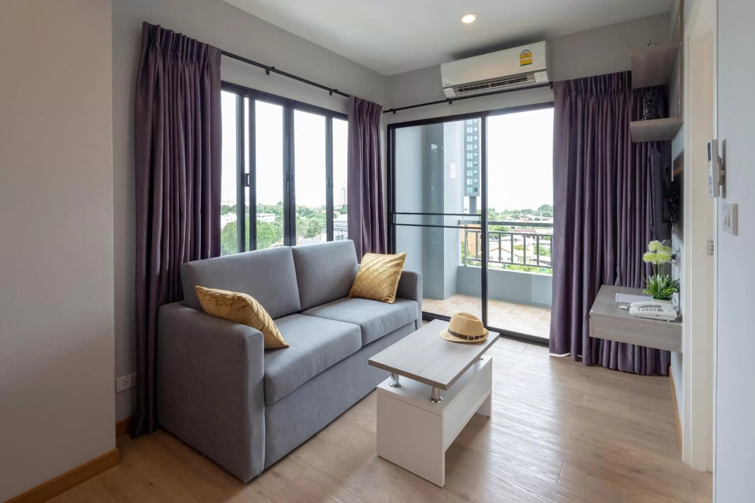 Seating area in Horsehill Hotel Sriracha