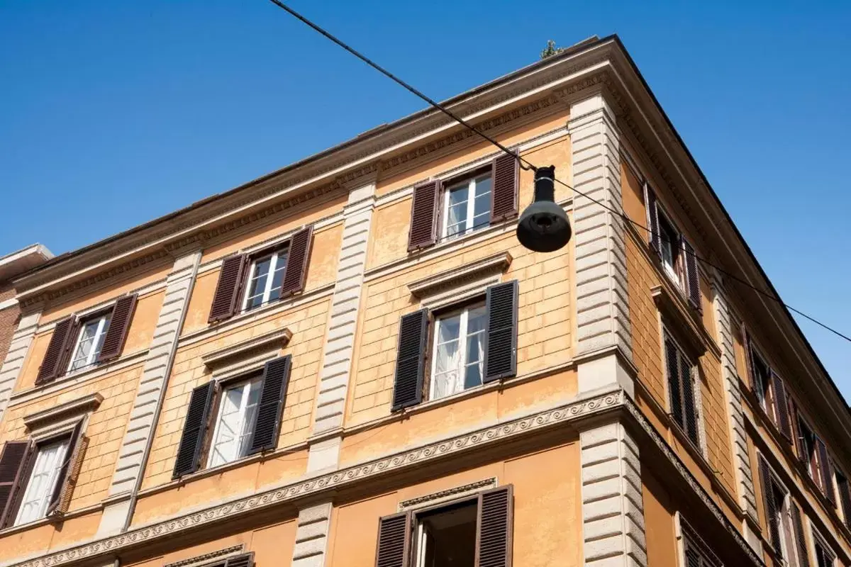 Facade/entrance, Property Building in NTB Roma