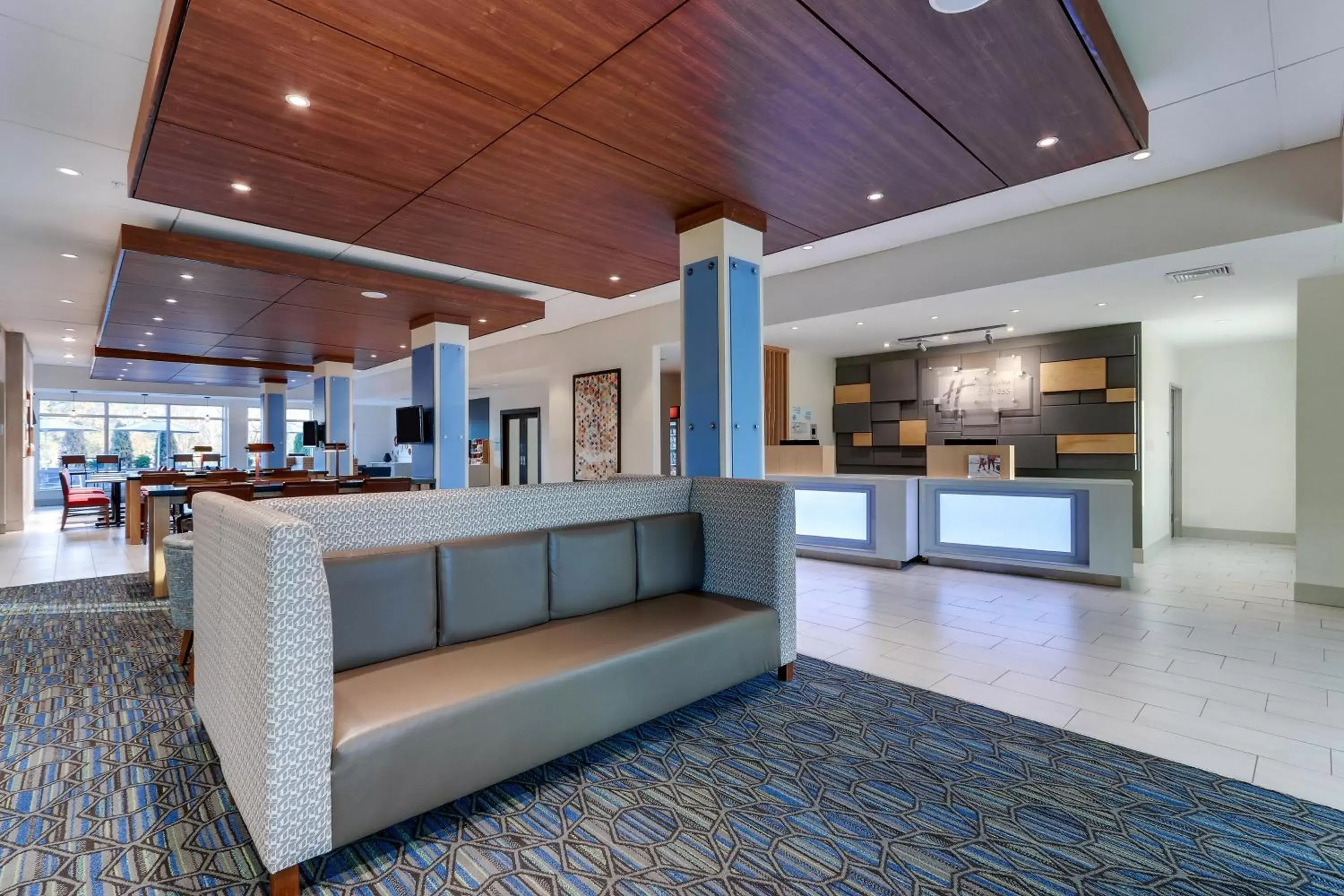 Property building, Lobby/Reception in Holiday Inn Express & Suites - Middletown - Goshen, an IHG Hotel
