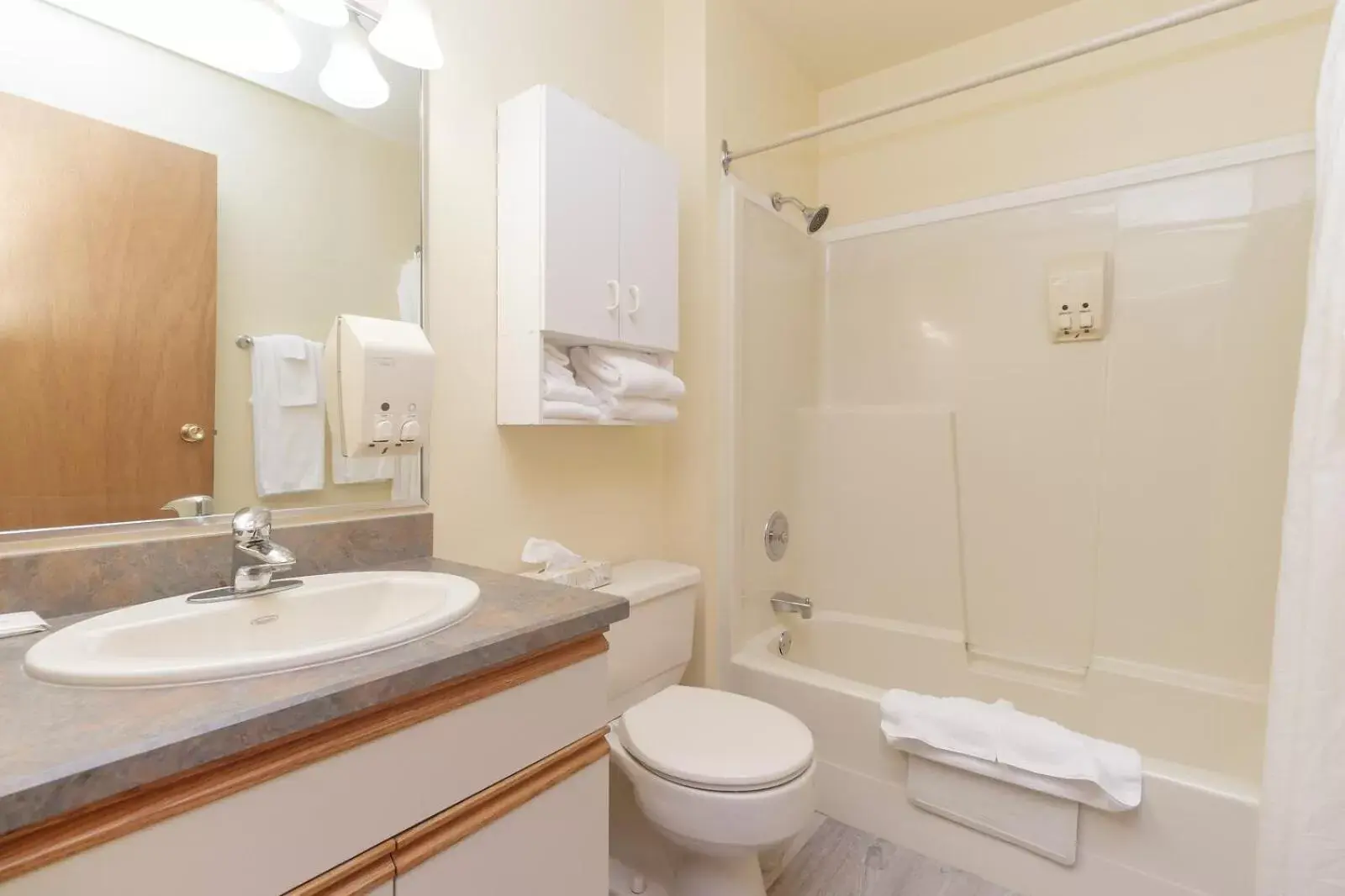 Bath, Bathroom in The Cedarwood Inn & Suites
