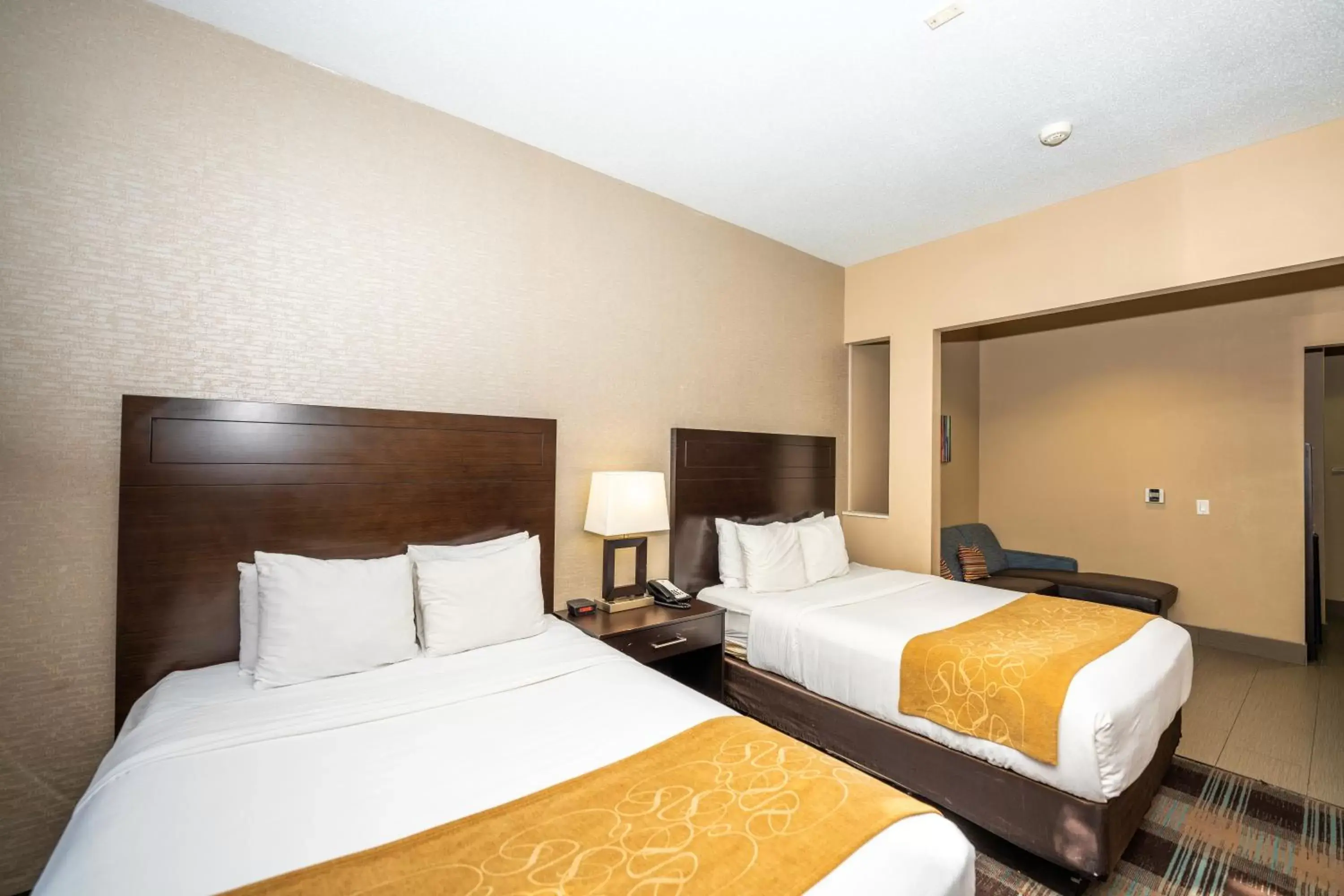 Bed in Comfort Suites Houston West At Clay Road