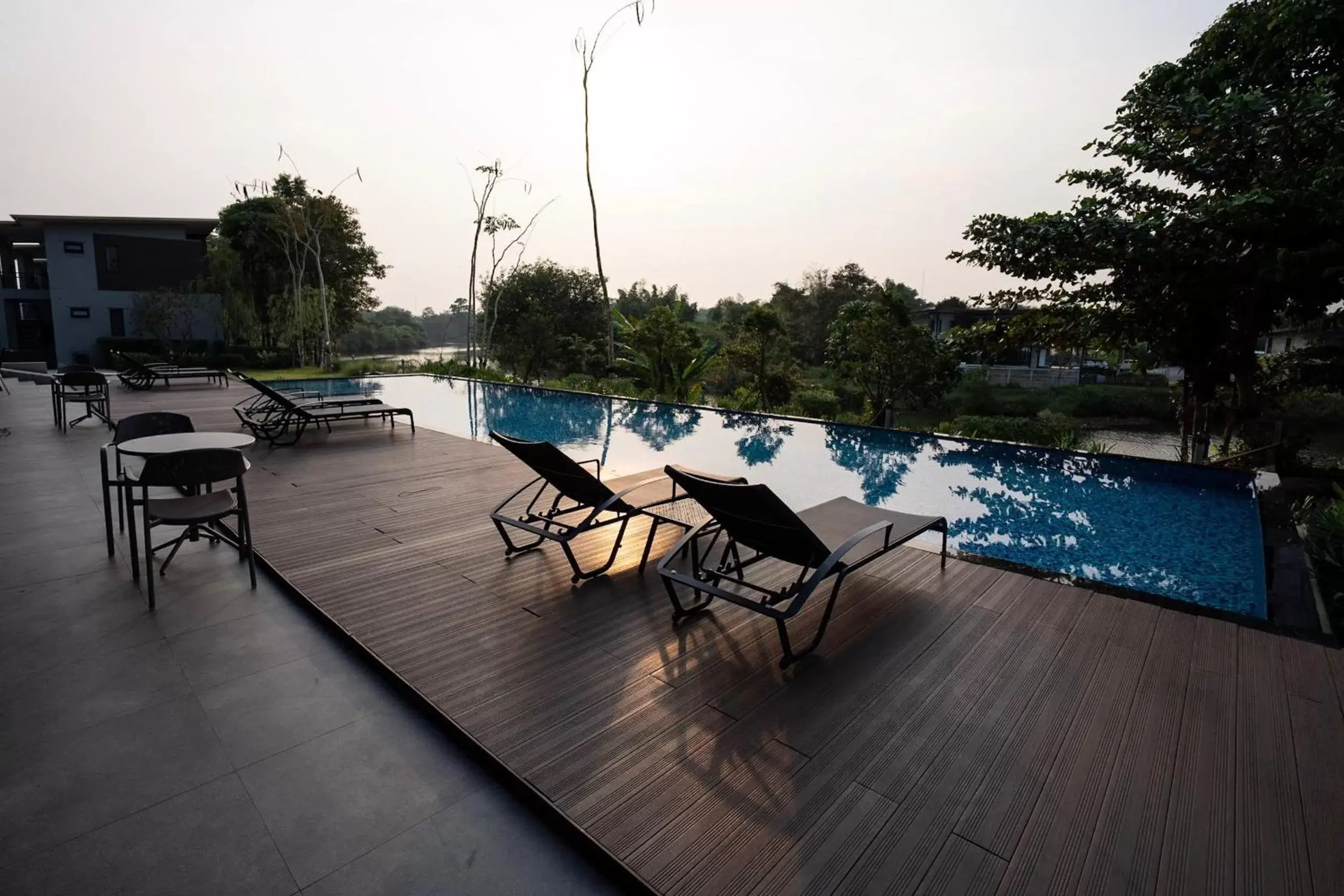 Swimming Pool in Riverawan Hotel