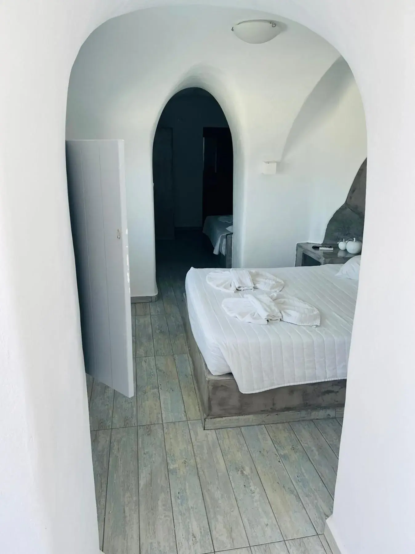 Bed in Loucas on the Cliff Bed in Loucas on the Cliff