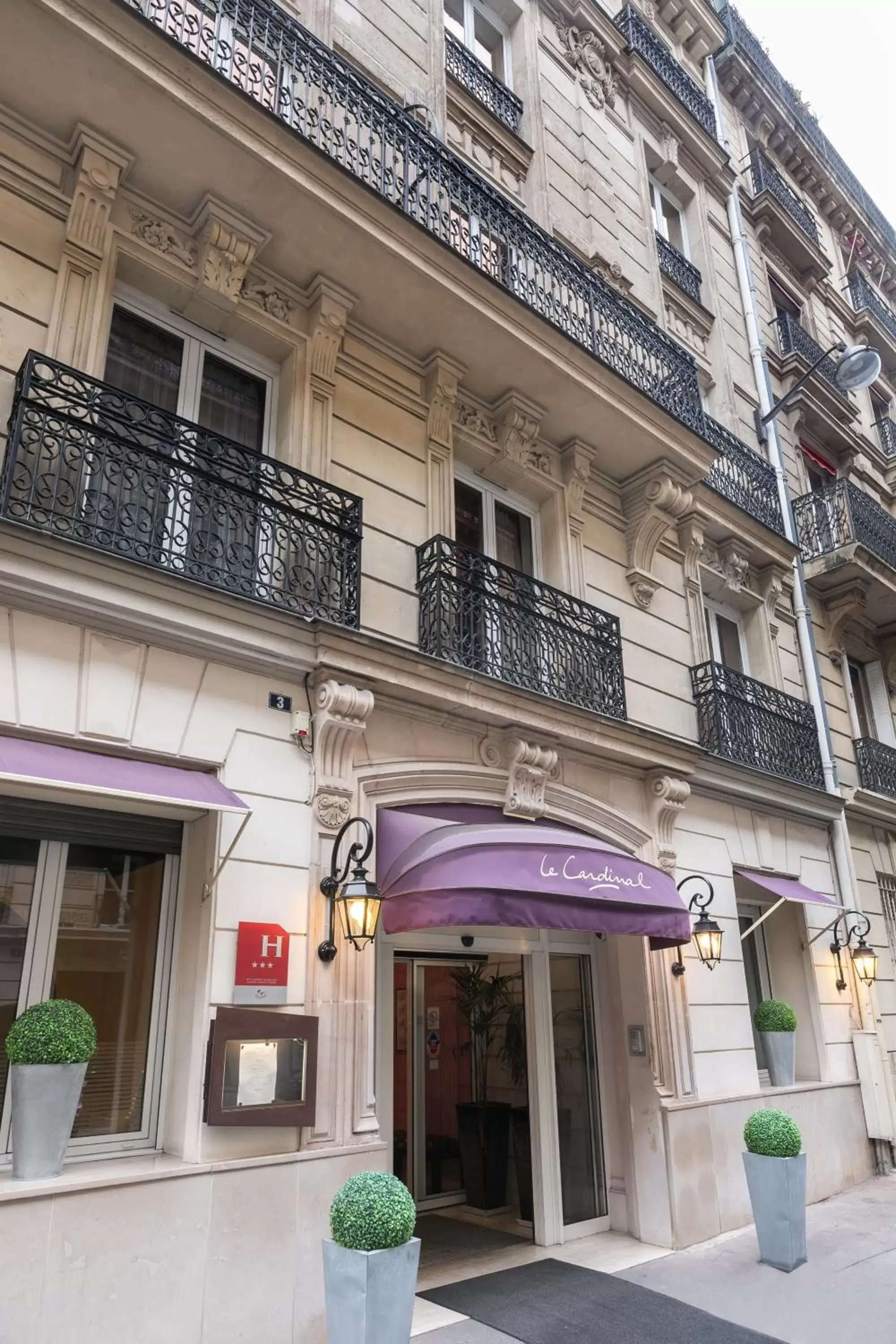 Staff, Property Building in Hôtel Le Cardinal by Happyculture