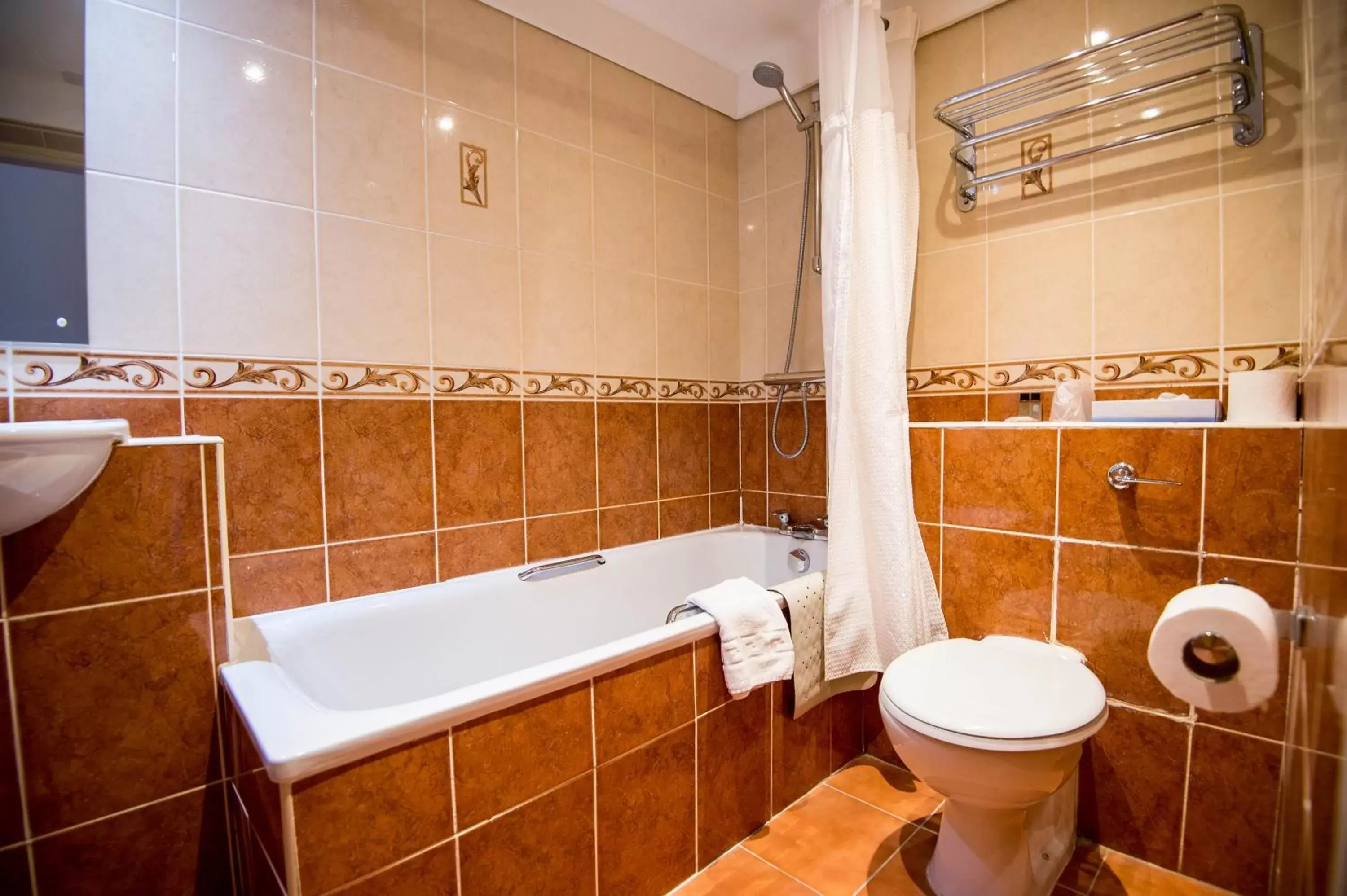 Shower, Bathroom in Ivy Bush Royal Hotel by Compass Hospitality