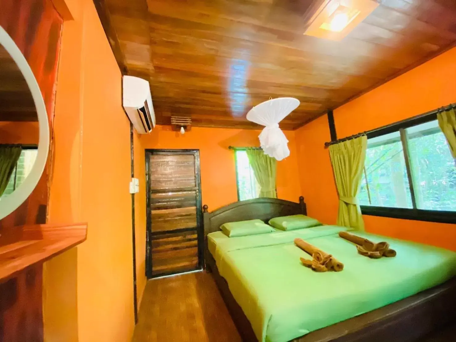 Photo of the whole room, Bed in Khao Sok Tree House Resort