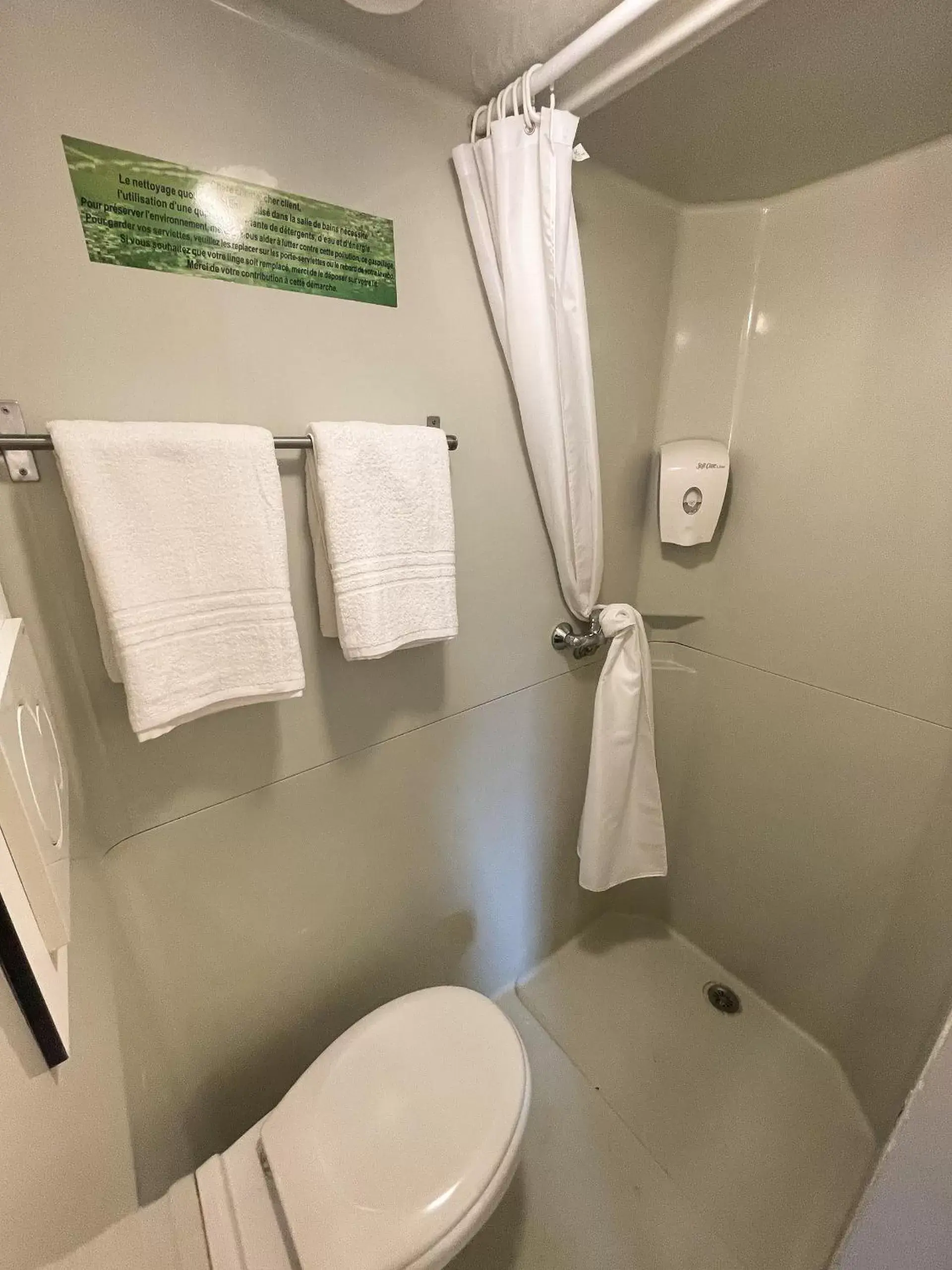 Bathroom in Hotel du Parc - Chantepie