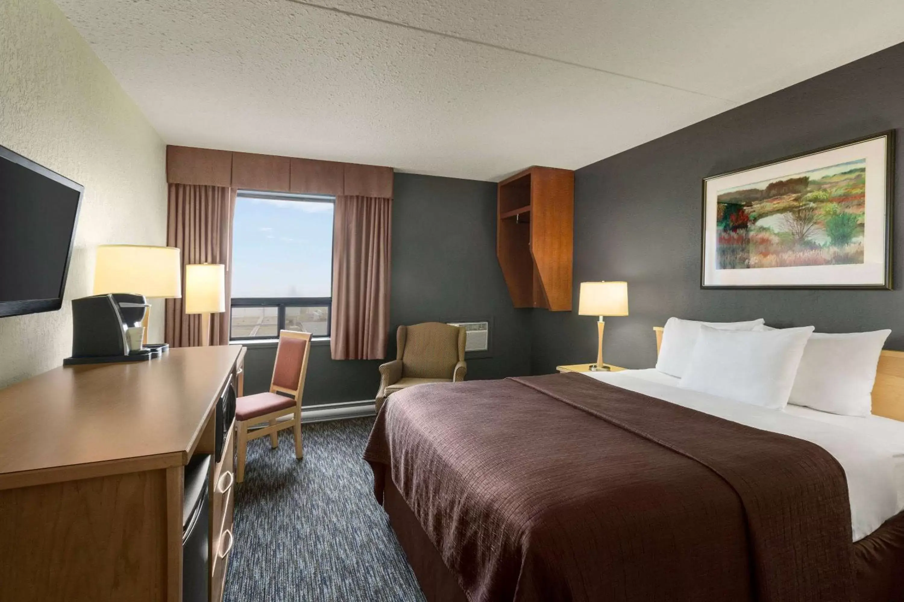 Photo of the whole room in Travelodge by Wyndham Edmonton West