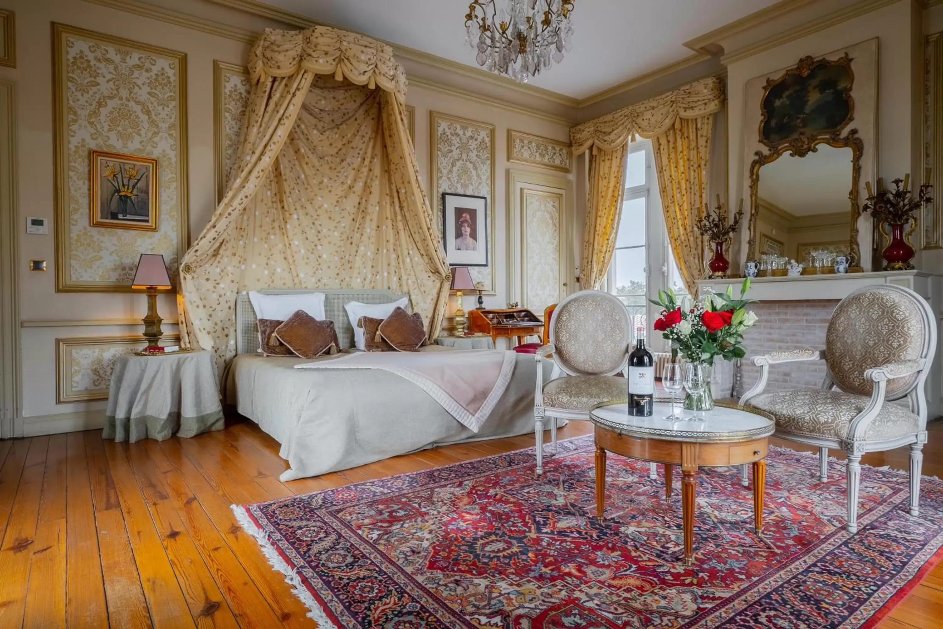 Bedroom, Seating Area in Château Pape Clément