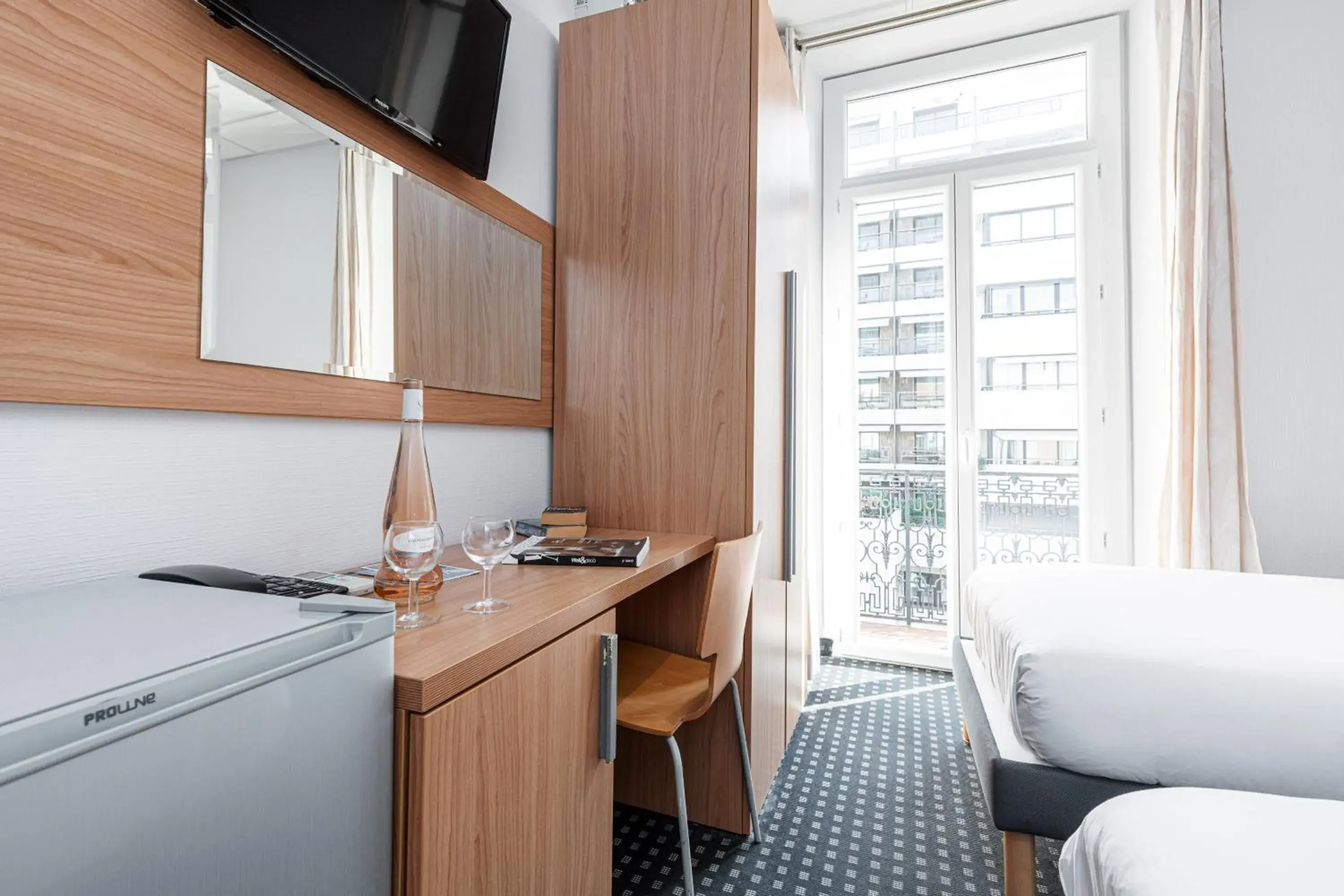 Photo of the whole room, Kitchen/Kitchenette in Modern Waikiki Hotel