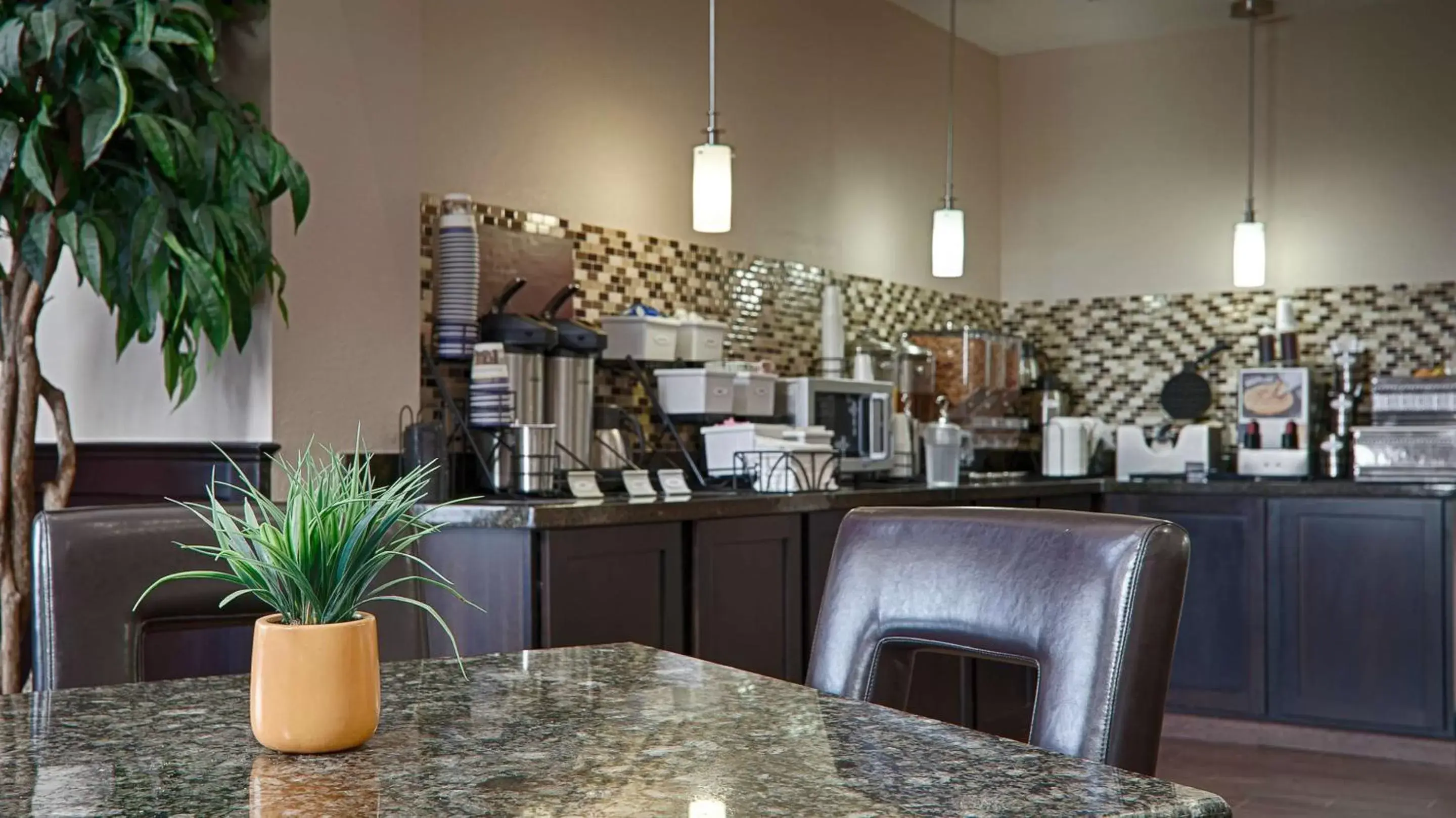 Breakfast, Restaurant/Places to Eat in Best Western Plus Cushing Inn & Suites