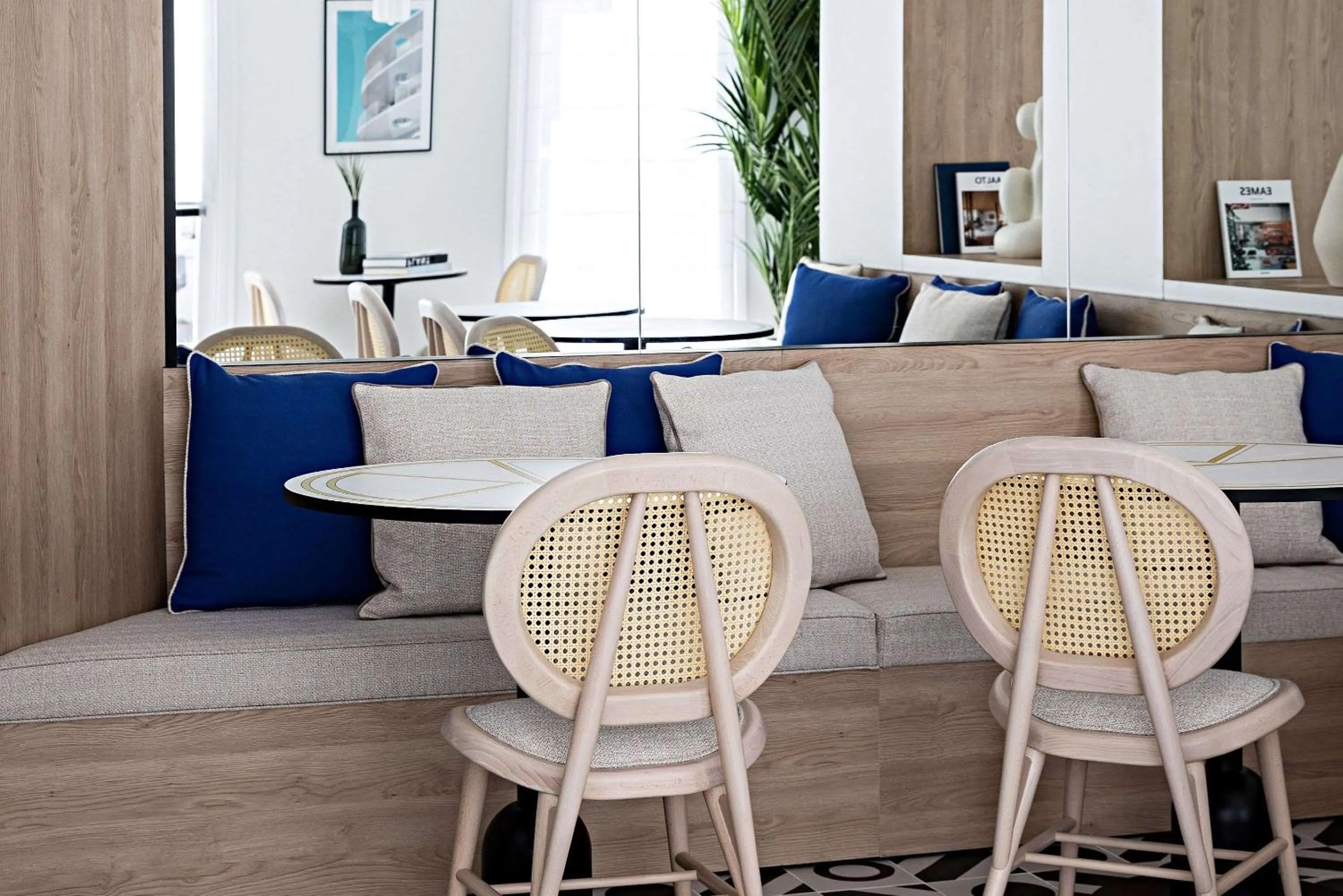 Restaurant/places to eat in Le Riviera Collection, Signature Collection by Best Western