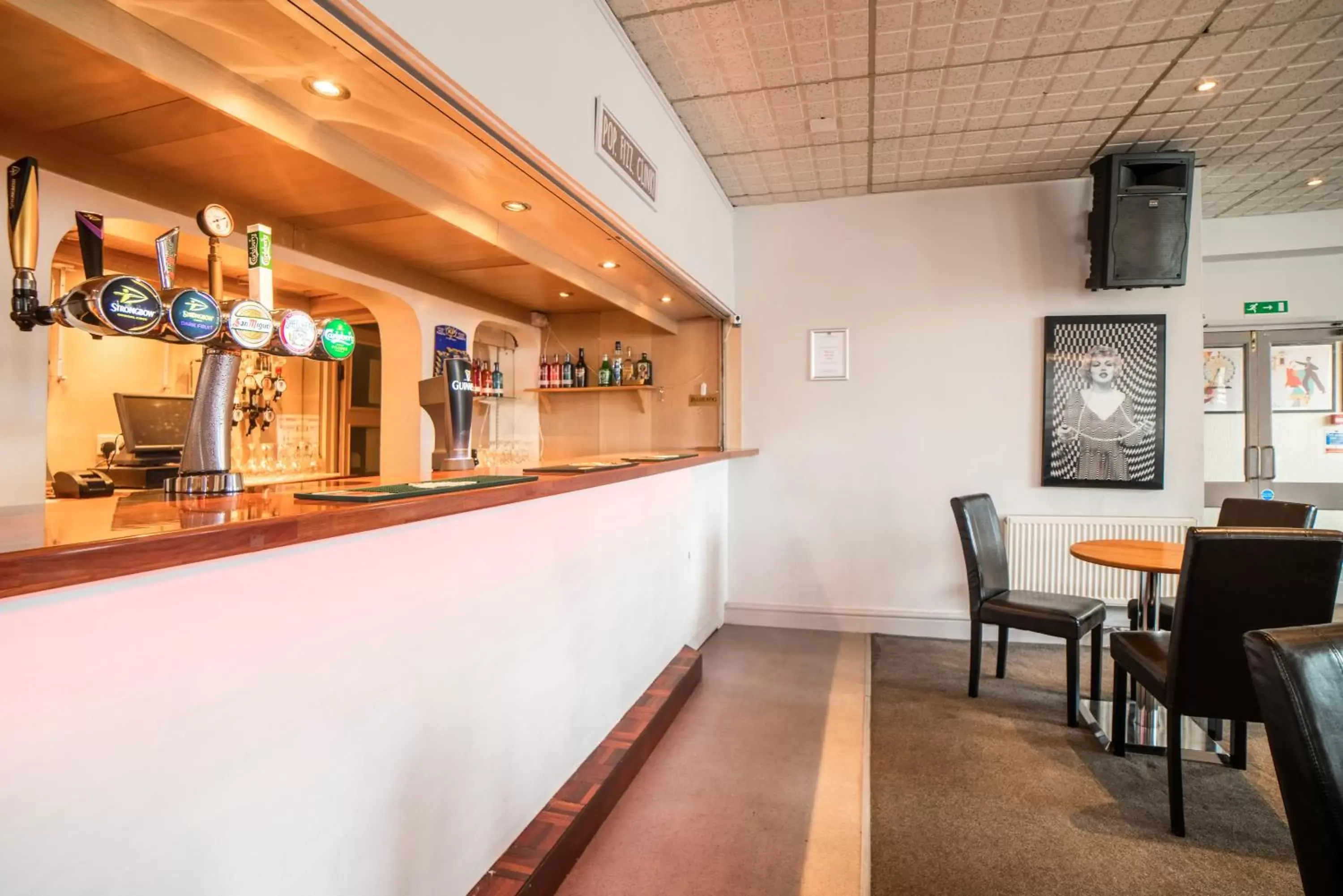 Lounge or bar in Comfort Inn Blackpool Gresham