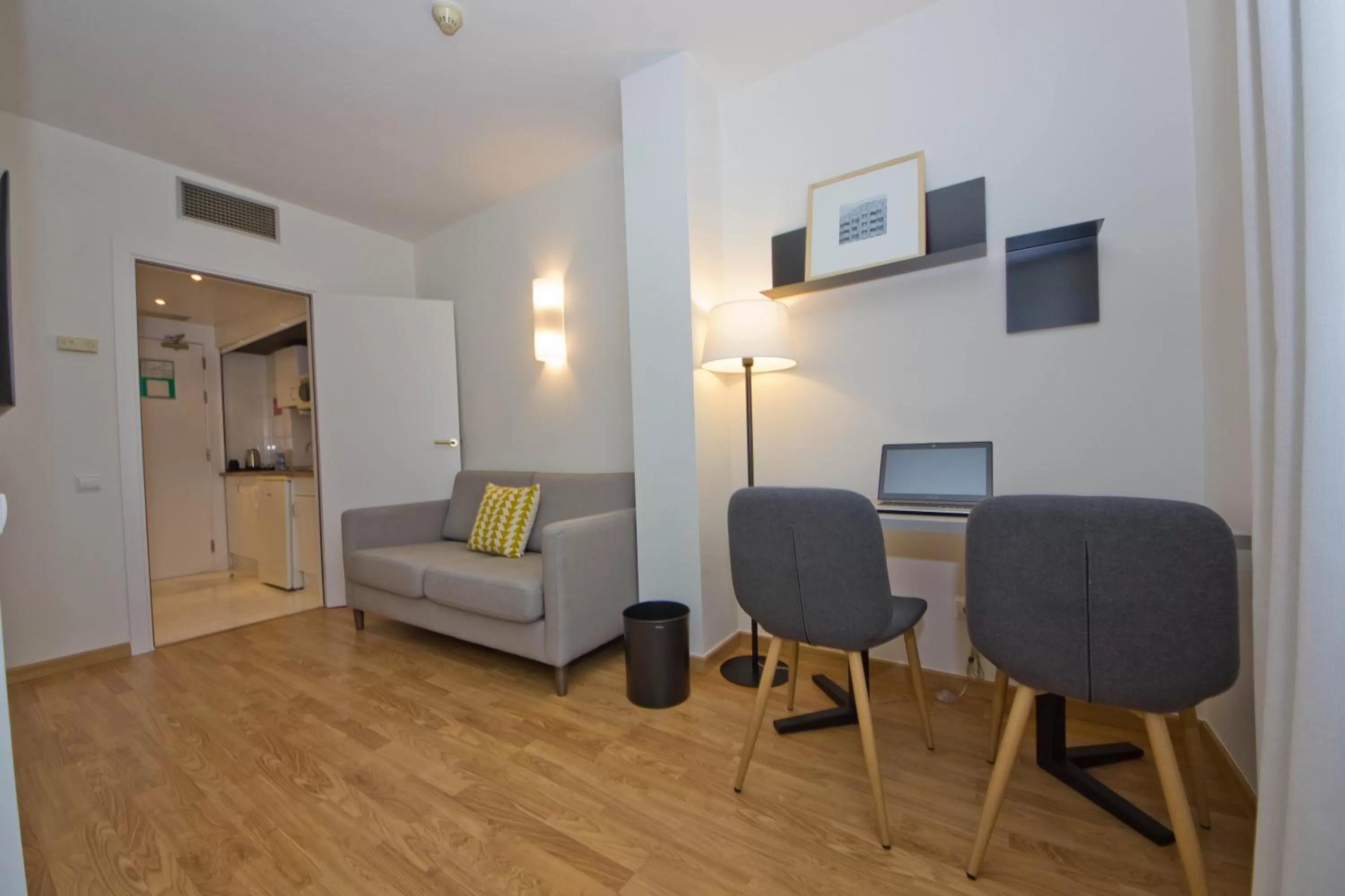 Kitchen or kitchenette in Aparthotel Atenea Valles